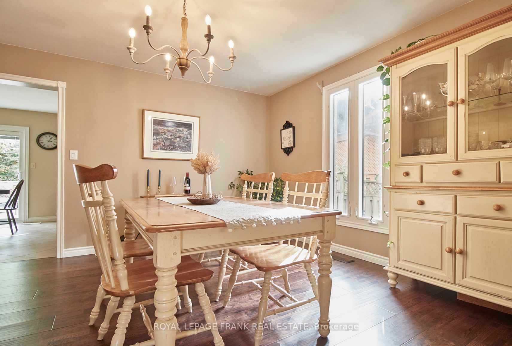 33 Applewood Cres