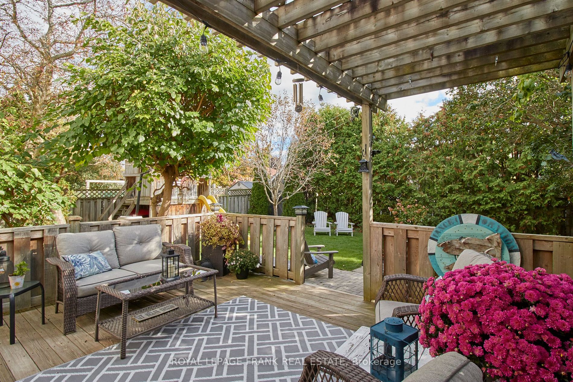 33 Applewood Cres