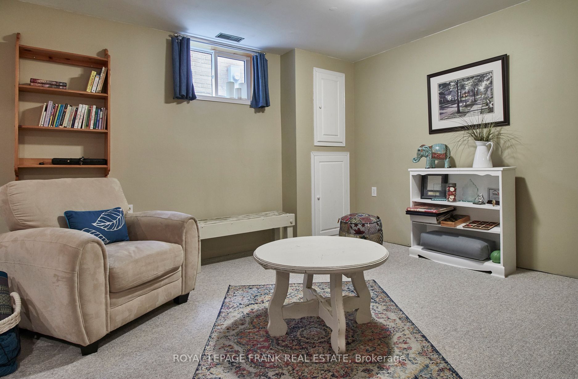 33 Applewood Cres