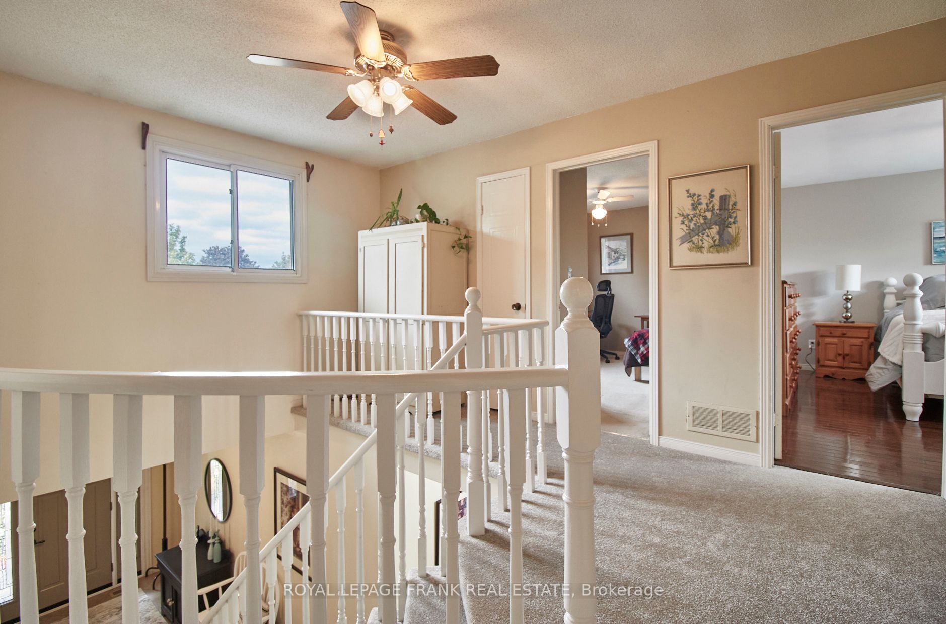 33 Applewood Cres