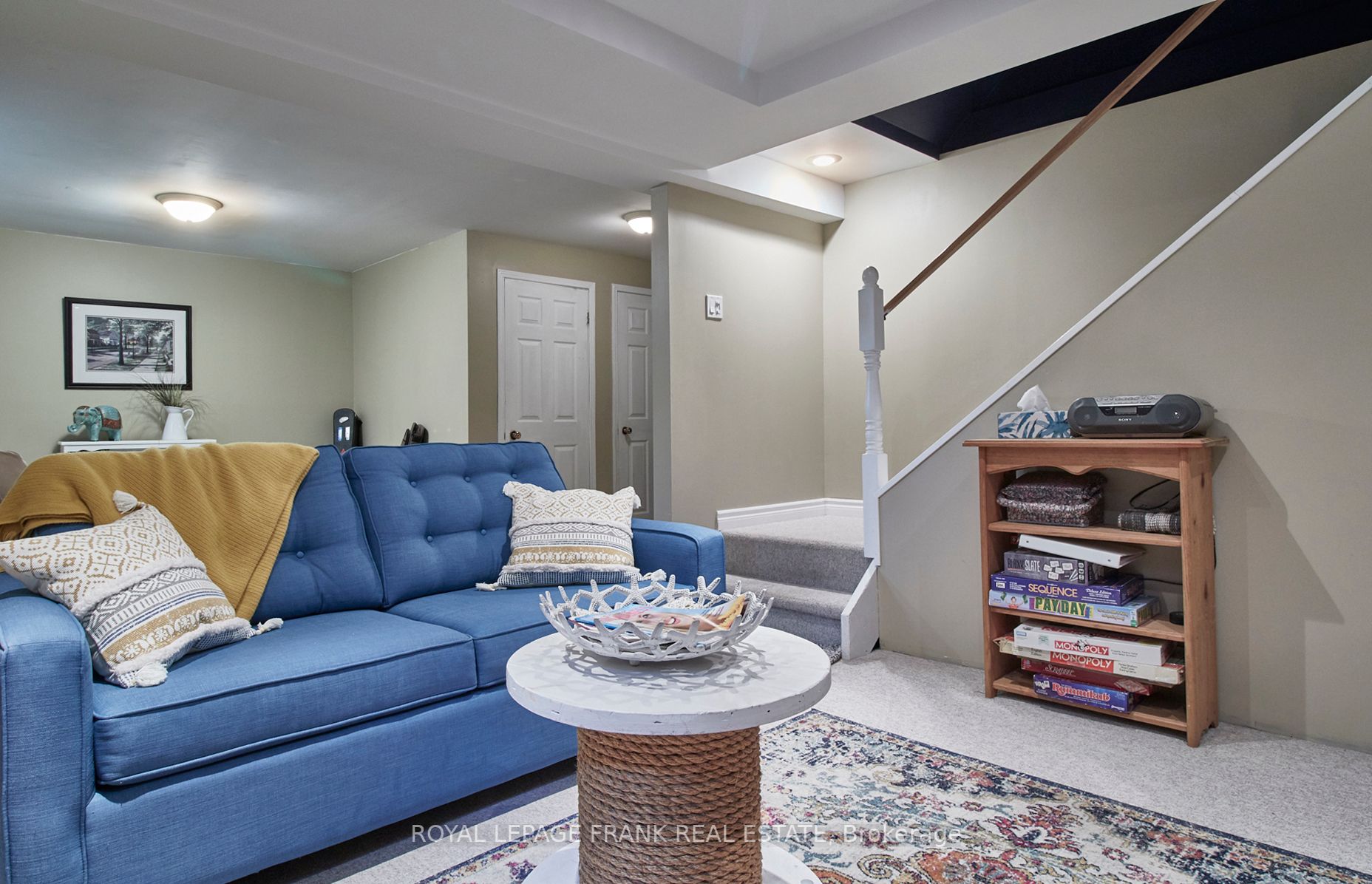 33 Applewood Cres