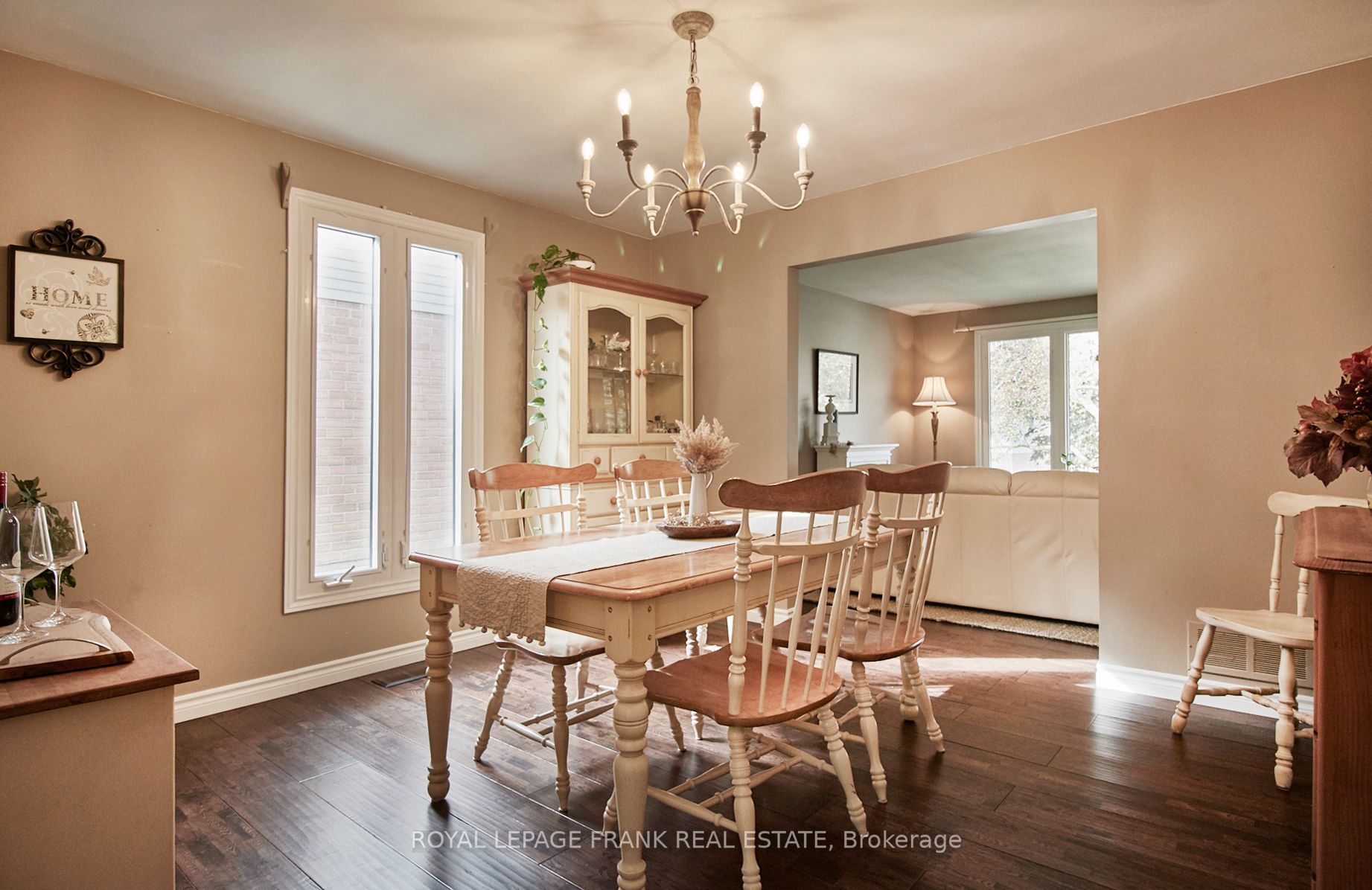 33 Applewood Cres