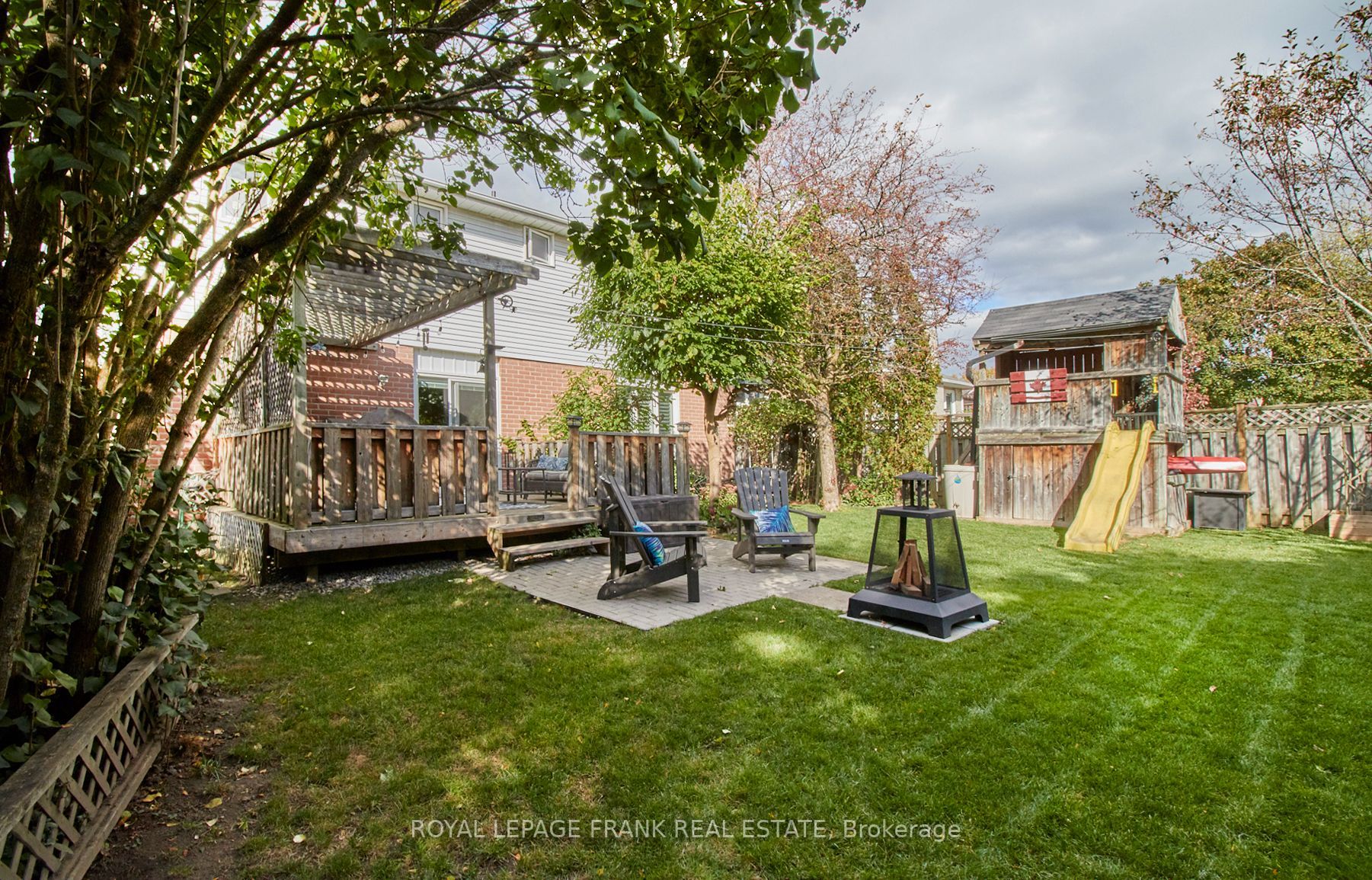33 Applewood Cres