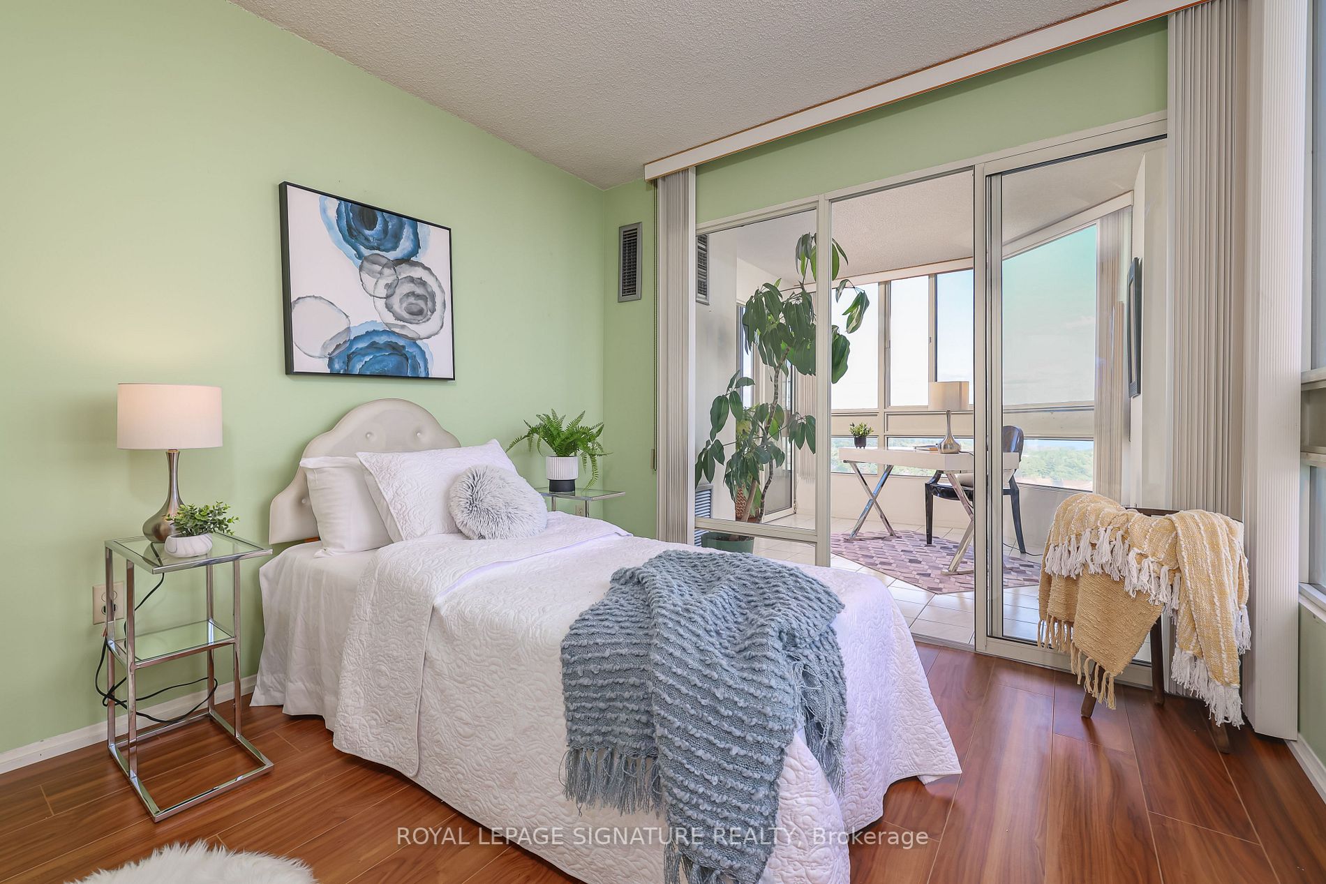 3231 Eglinton Ave E, #1701