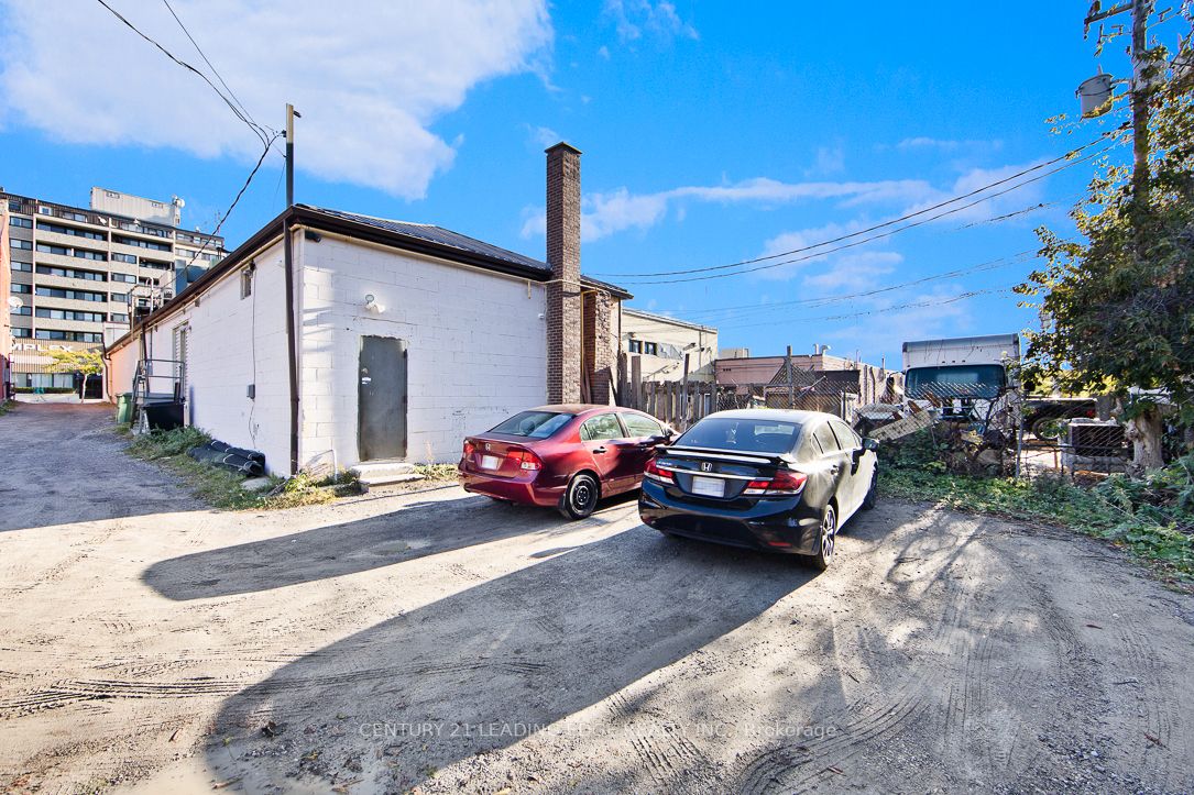 73 King St E