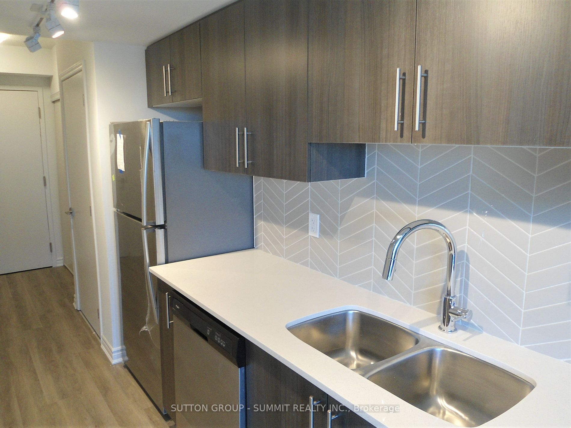 1 Falaise Rd, #604
