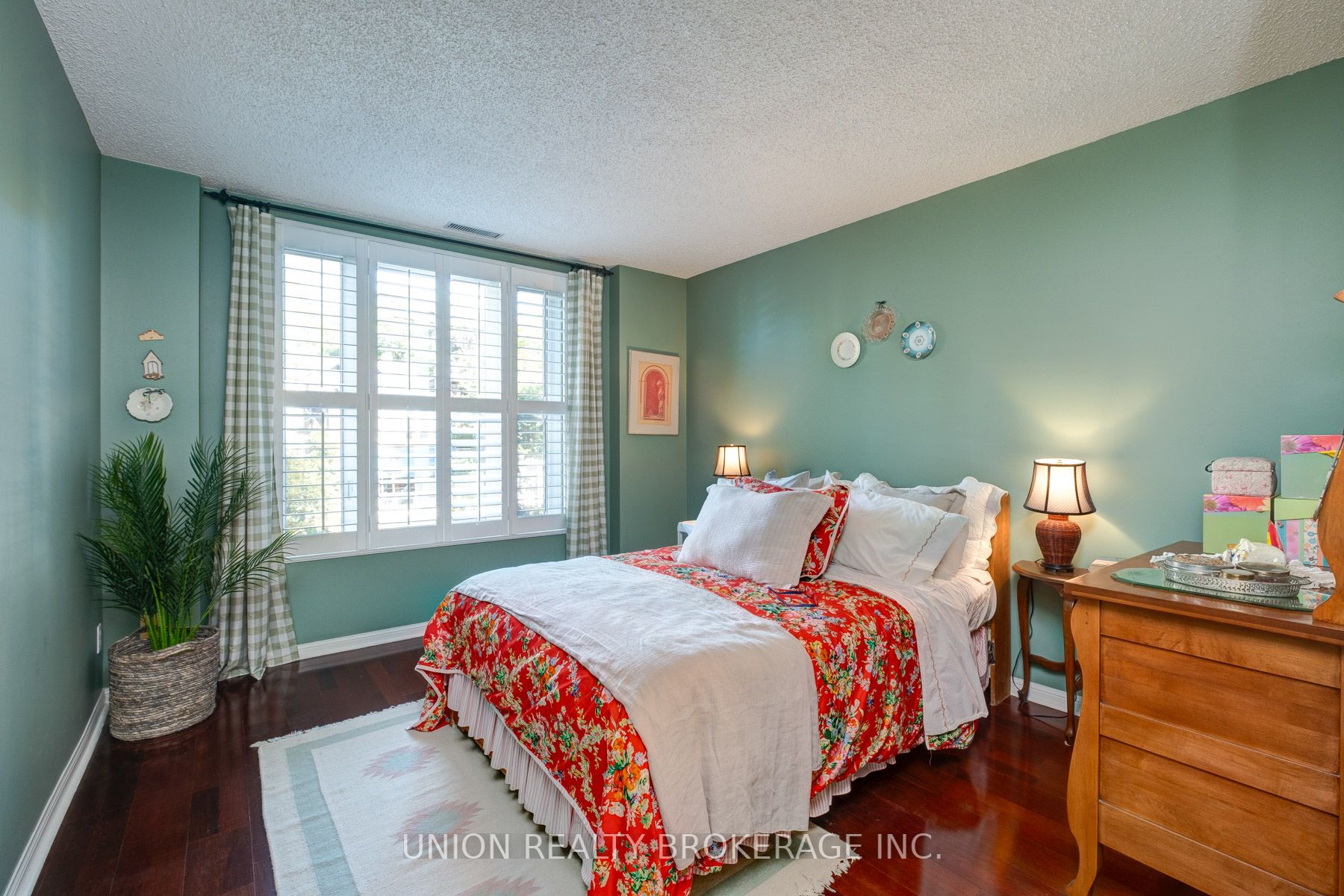 2371 Queen St E, #202