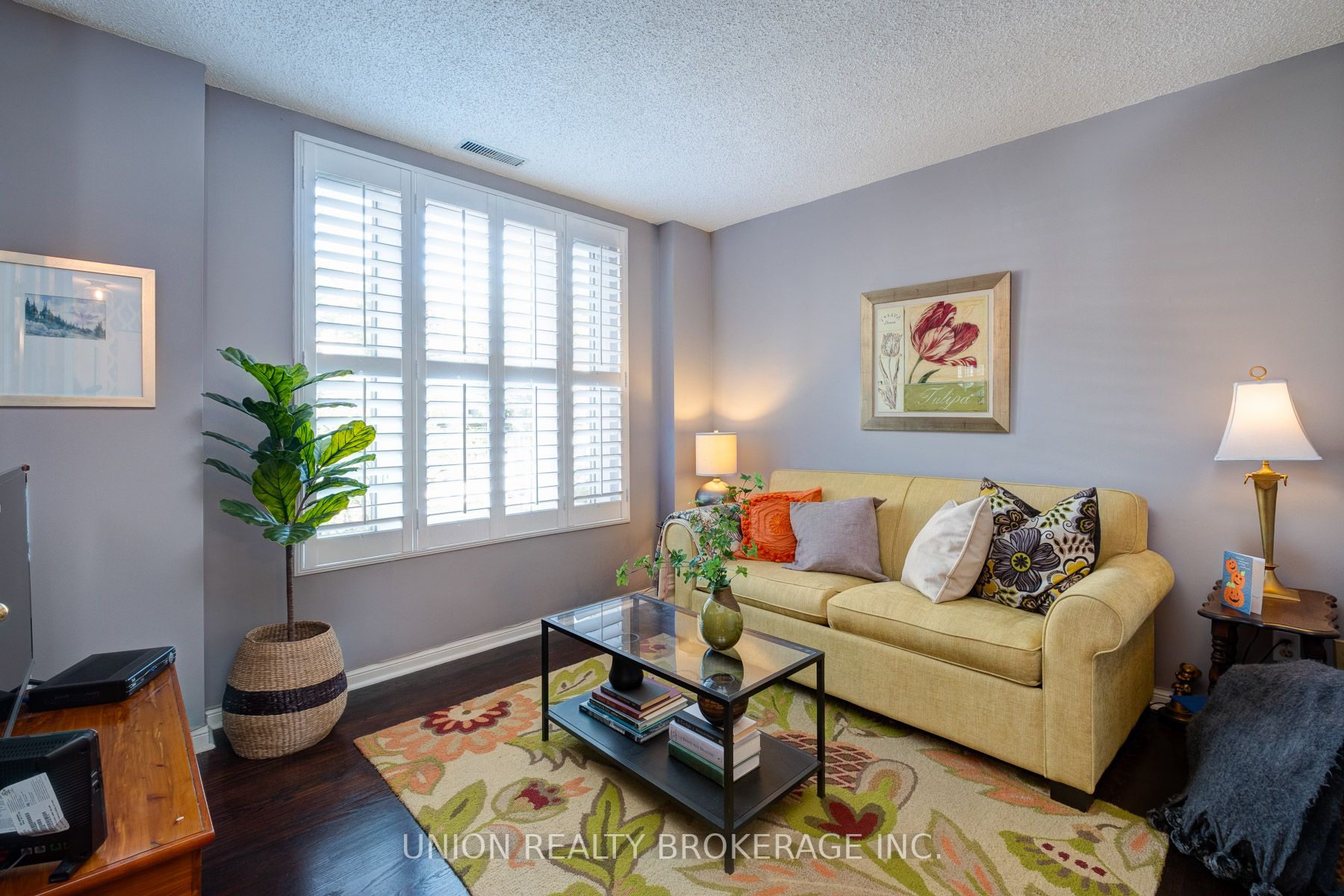 2371 Queen St E, #202