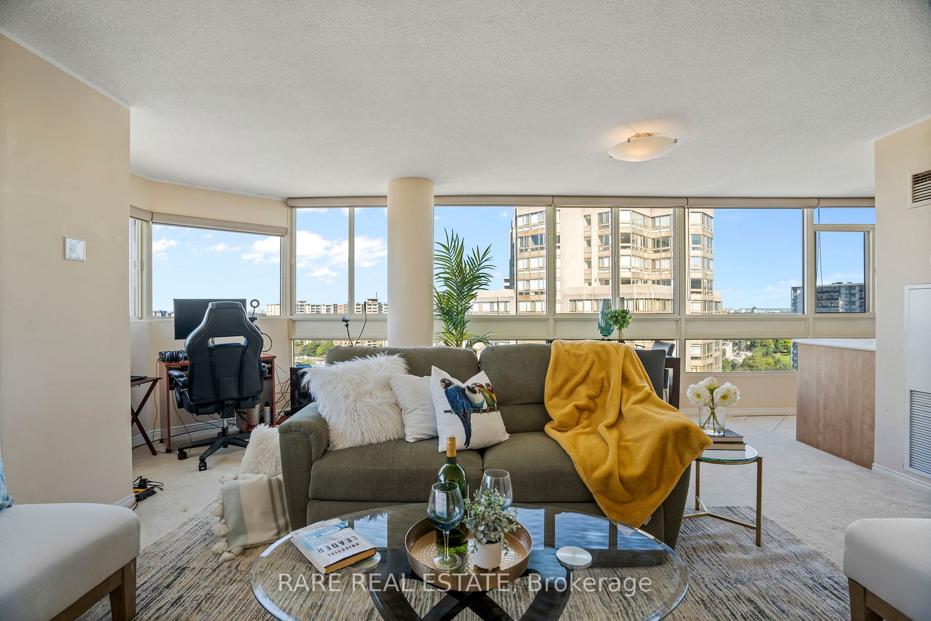 3233 Eglinton Ave E, #1409A