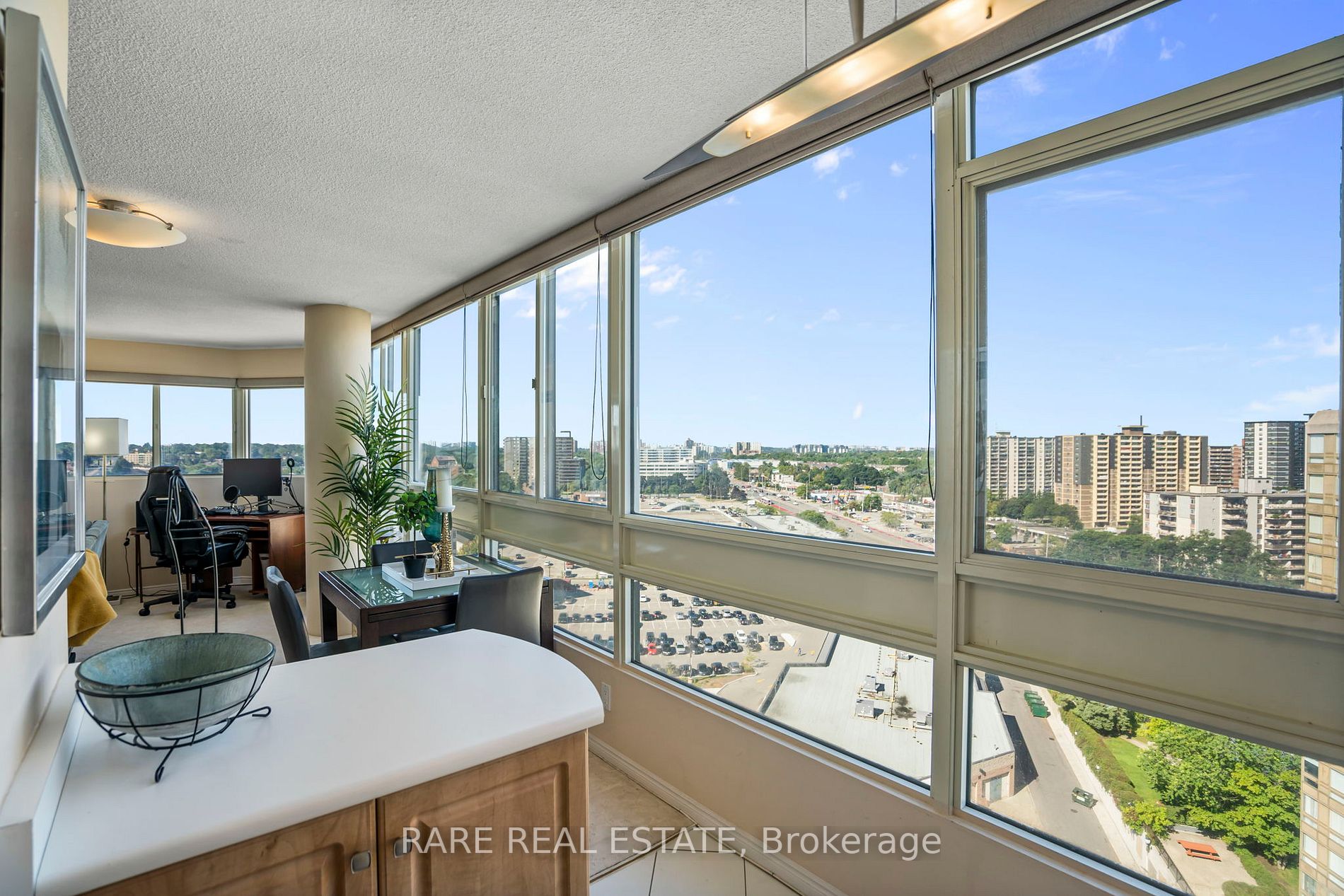 3233 Eglinton Ave E, #1409A