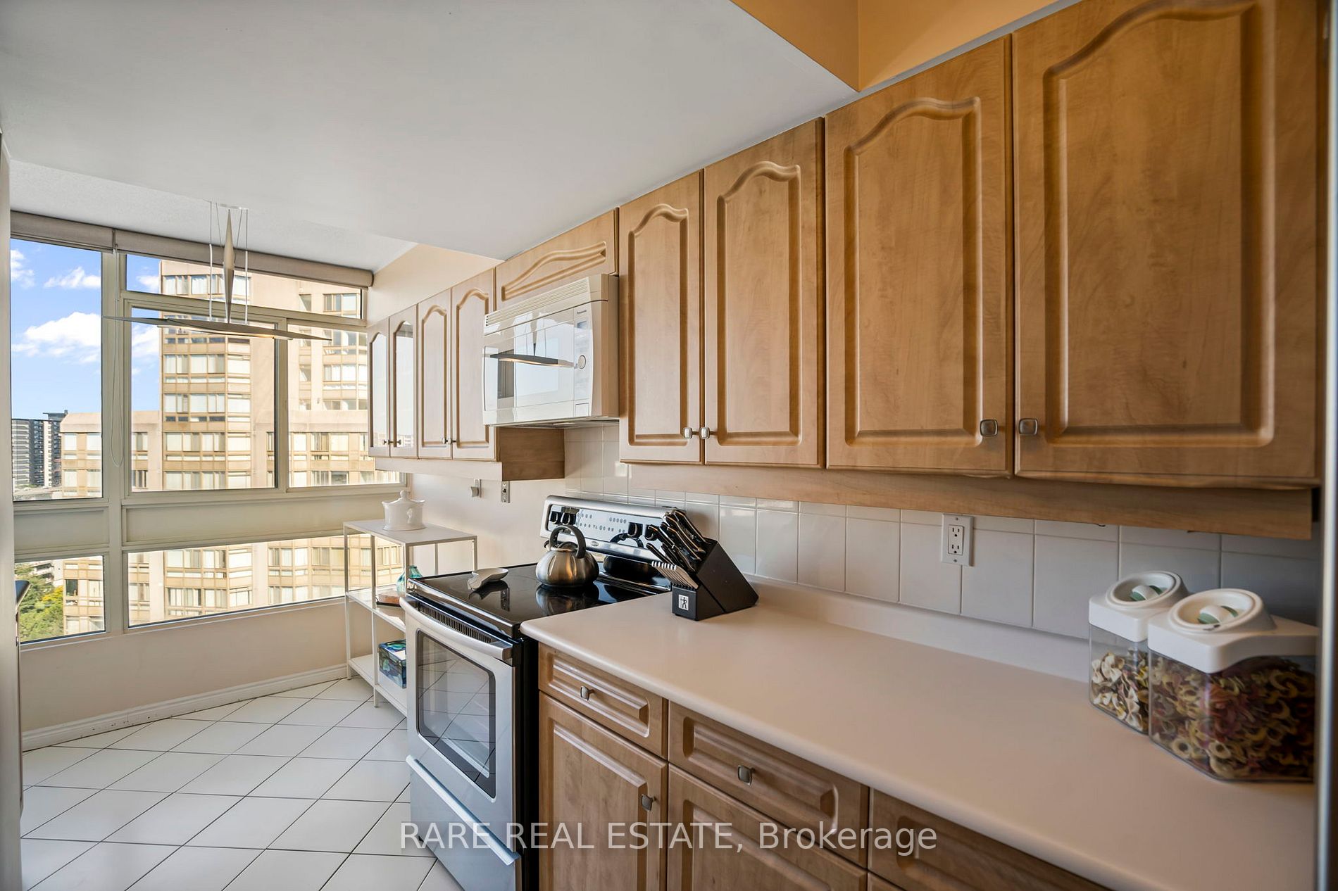 3233 Eglinton Ave E, #1409A