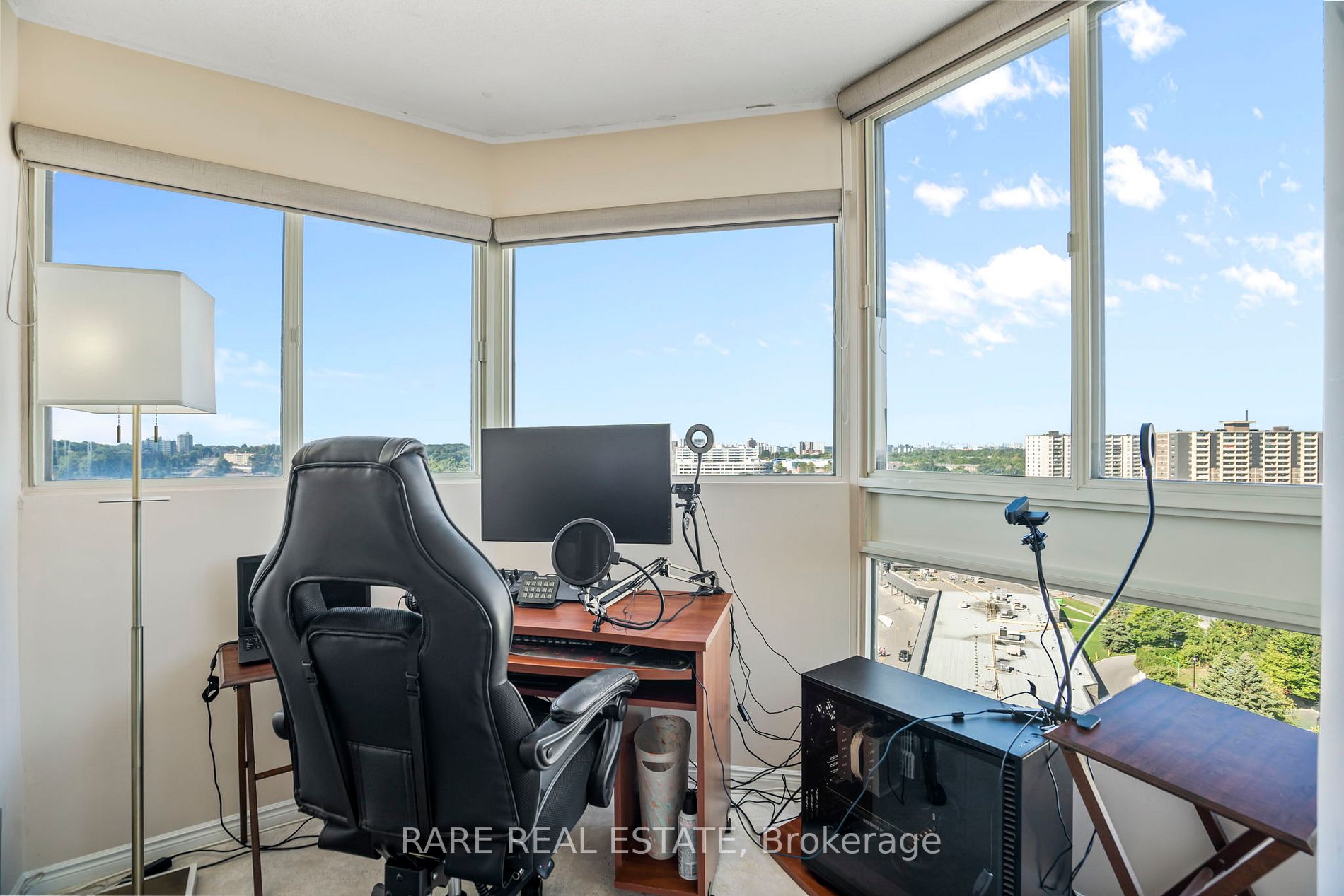 3233 Eglinton Ave E, #1409A