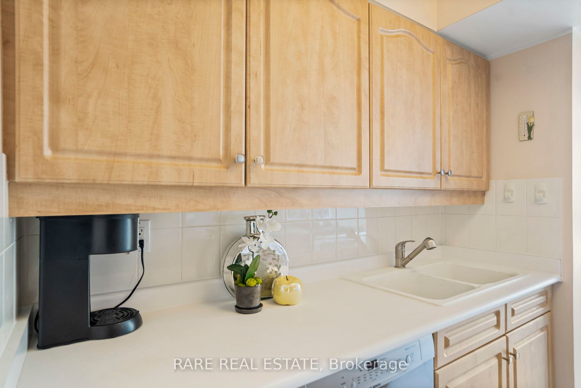 3233 Eglinton Ave E, #1409A