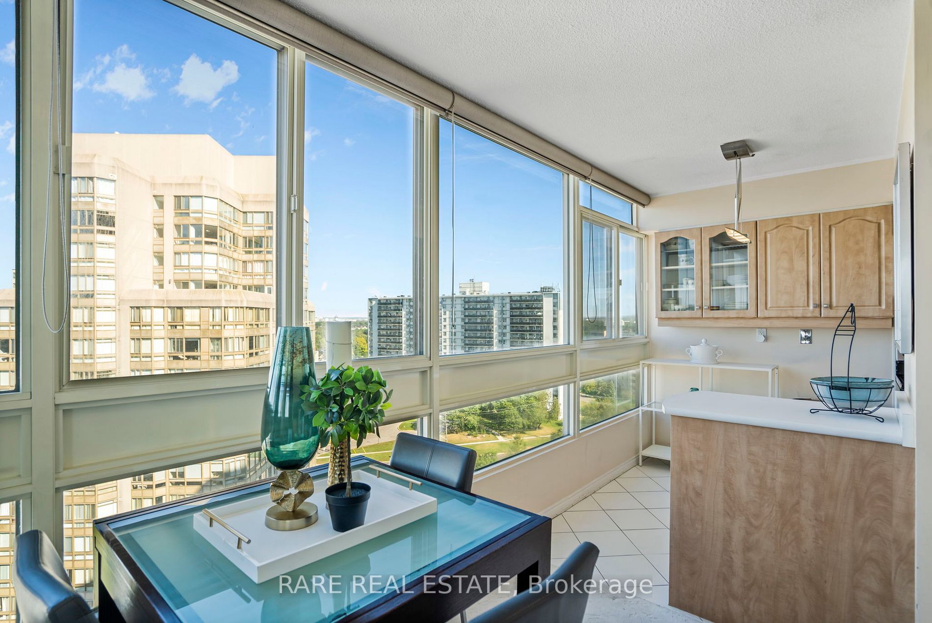 3233 Eglinton Ave E, #1409A