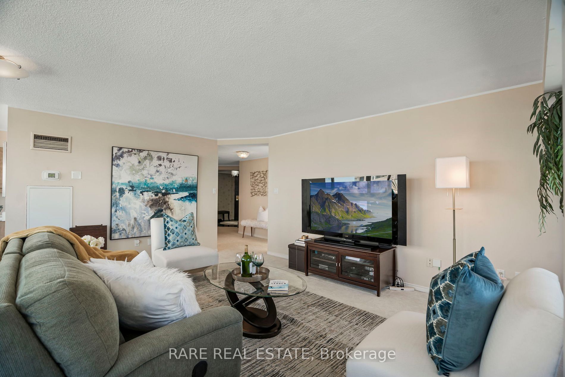 3233 Eglinton Ave E, #1409A