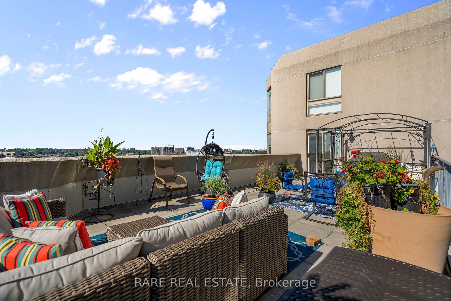 3233 Eglinton Ave E, #1409A