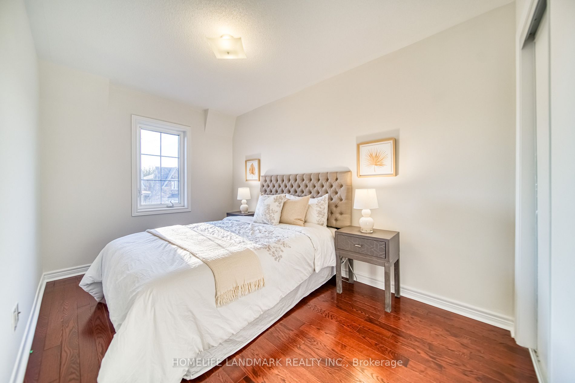 33 Thistlewaite Cres