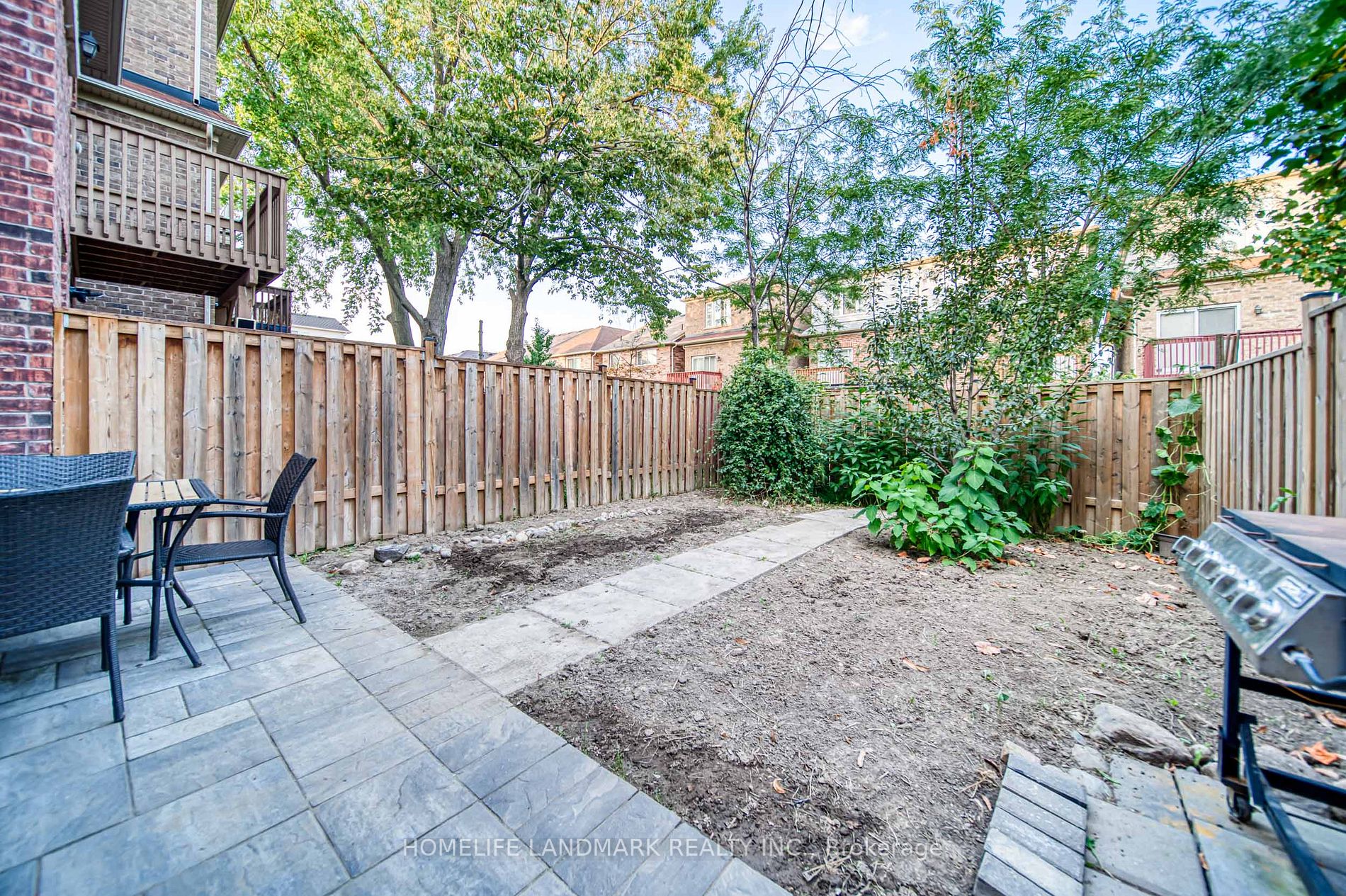 33 Thistlewaite Cres