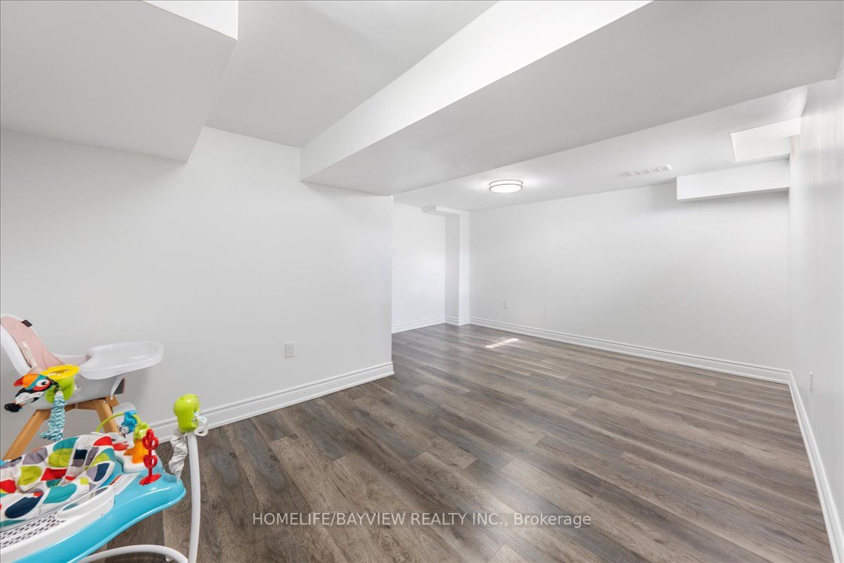 46 Scarfair Pt Way S, #23