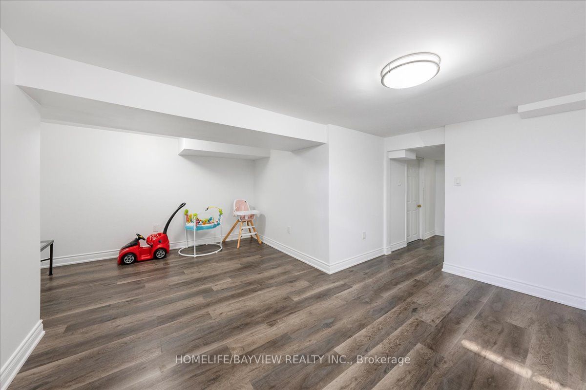 46 Scarfair Pt Way S, #23
