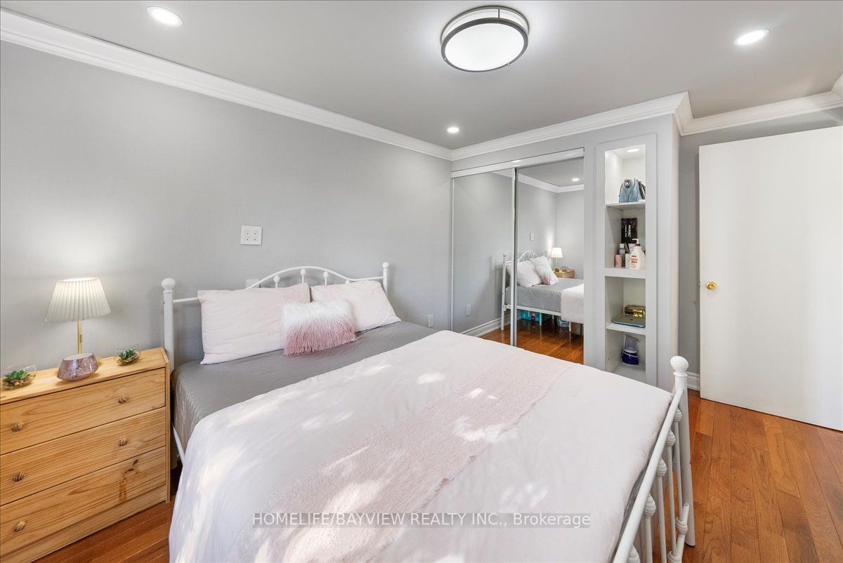 46 Scarfair Pt Way S, #23