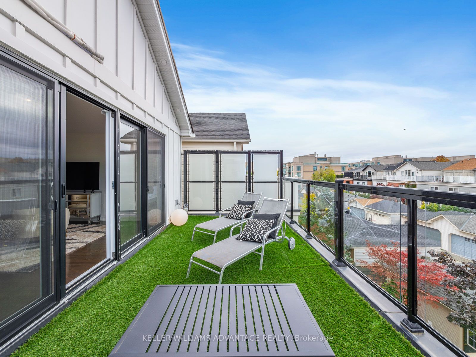 40 Sarah Ashbridge Ave, #Main