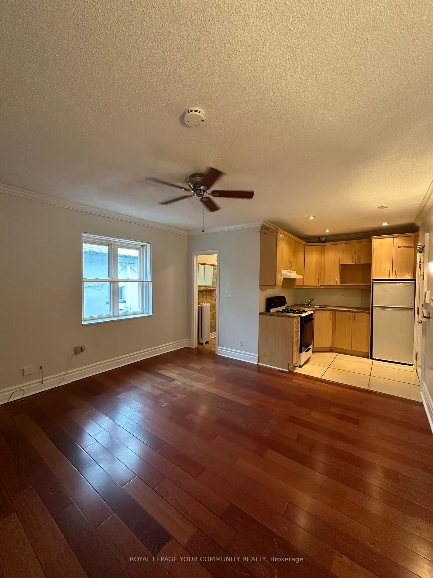 98 Leuty Ave, #B6