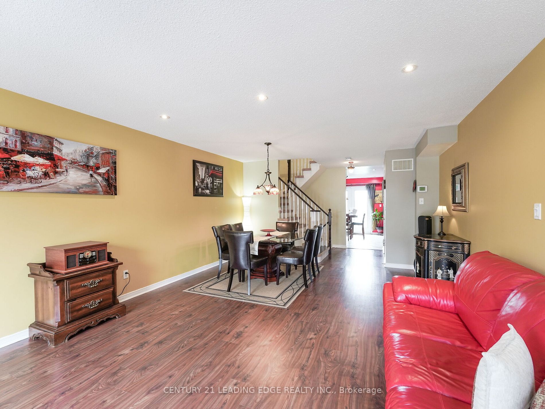 11 Burnsborough St
