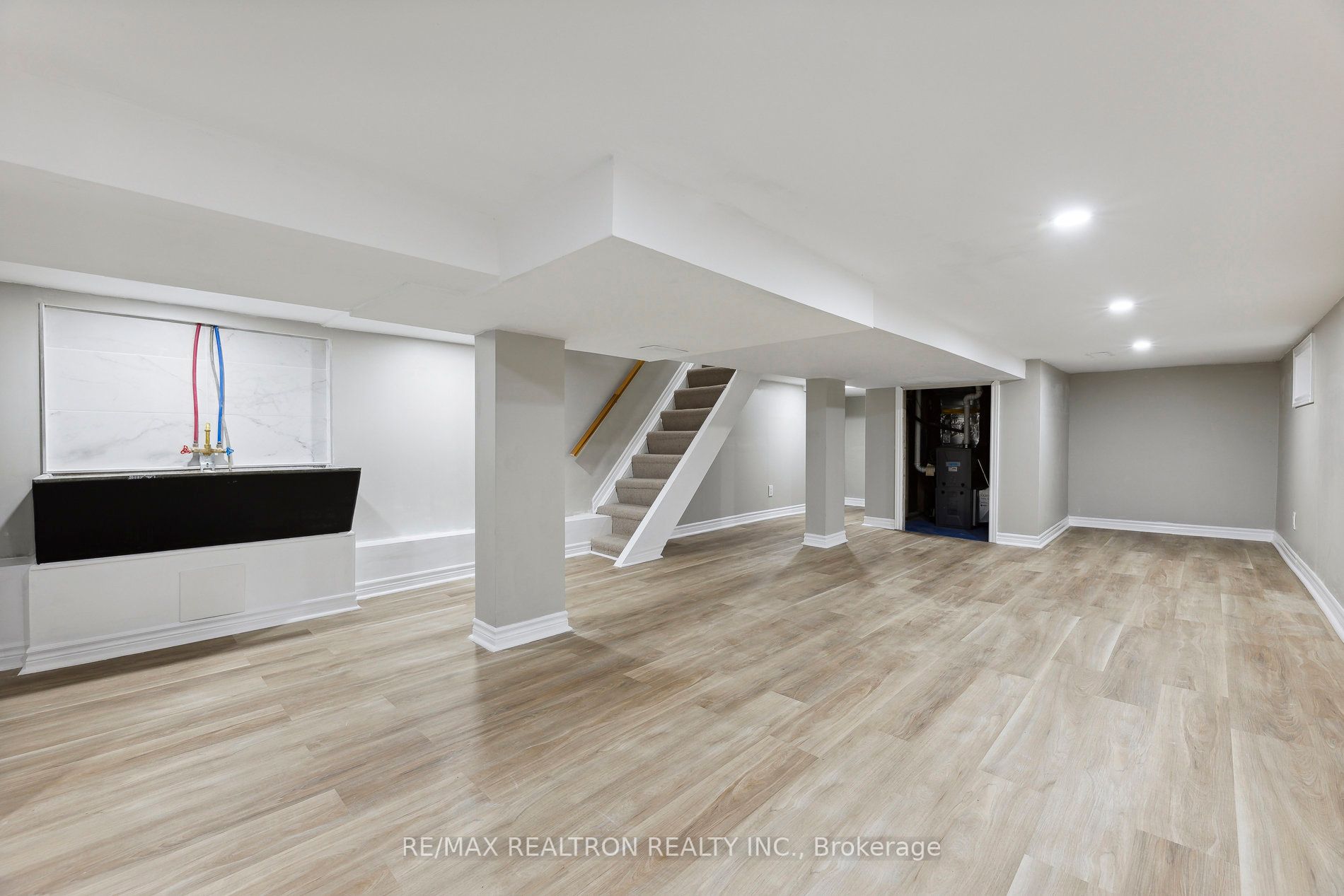 6 Liberty St S