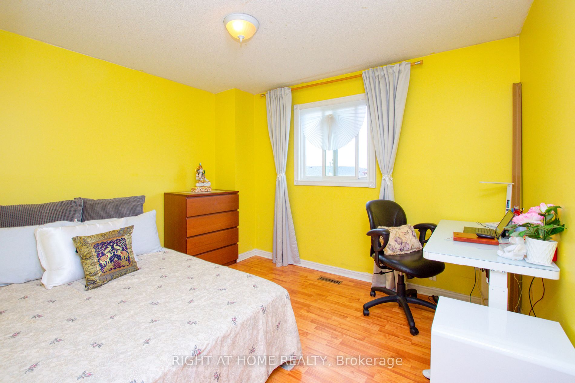 82 Wright Cres