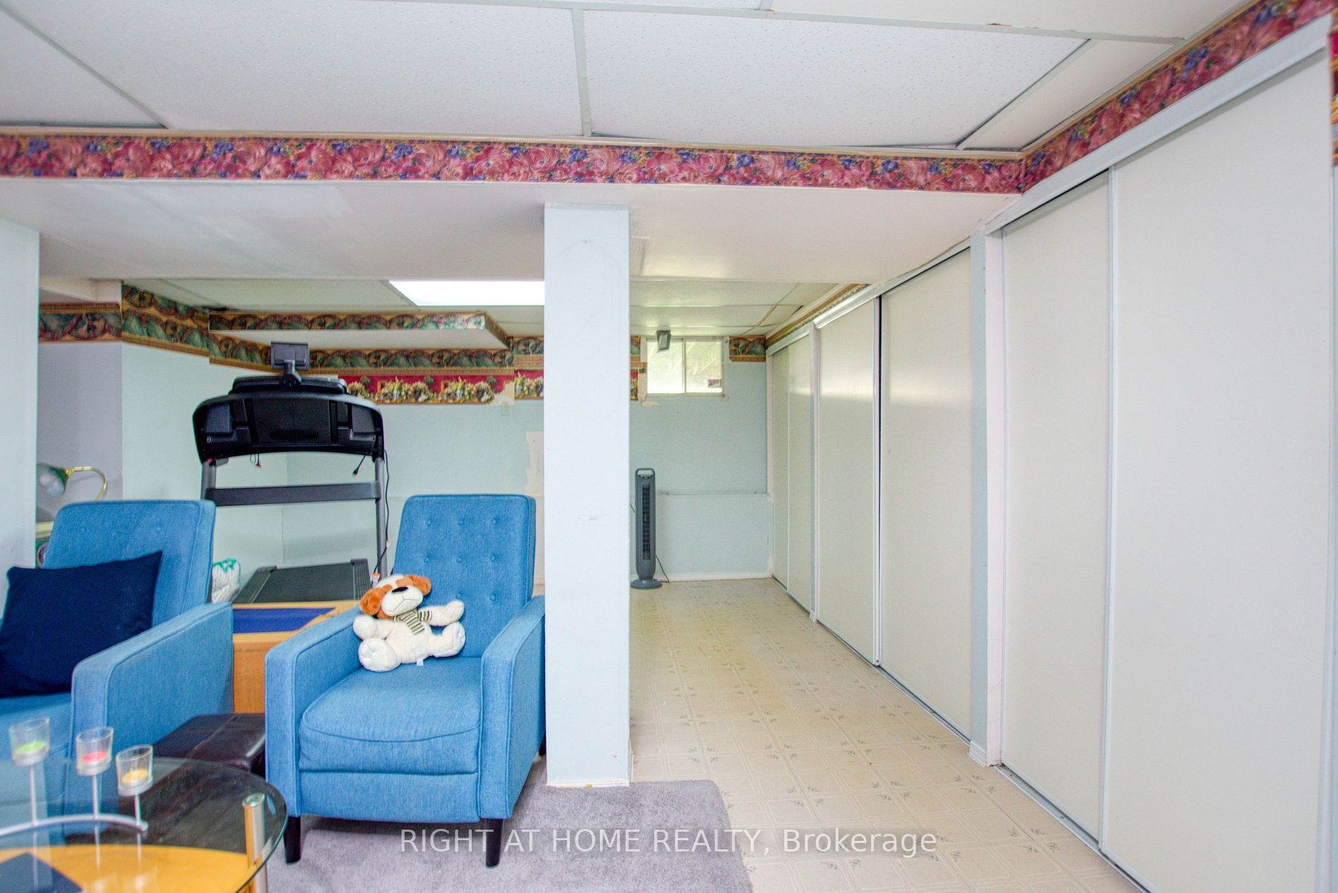 82 Wright Cres
