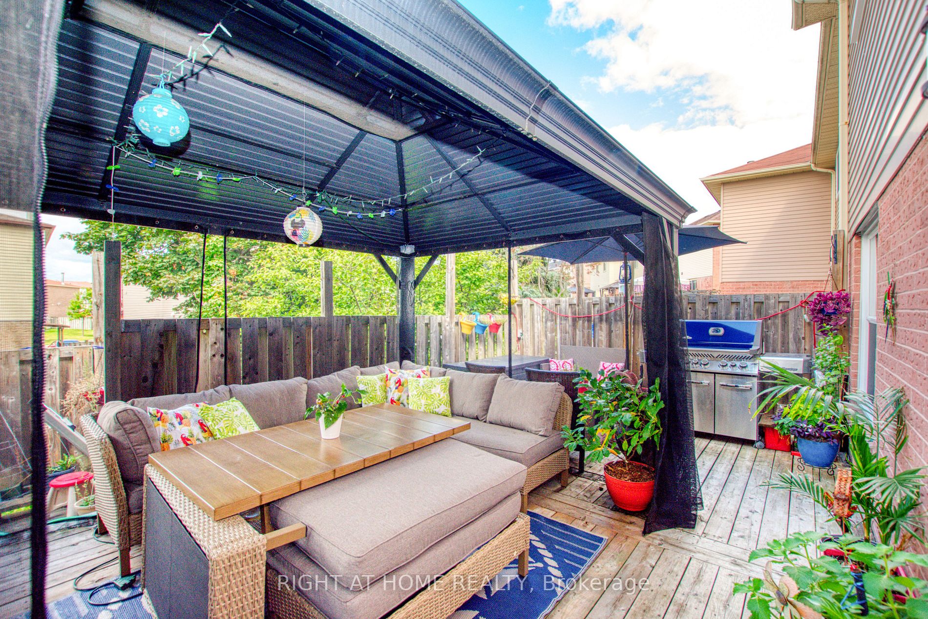 82 Wright Cres