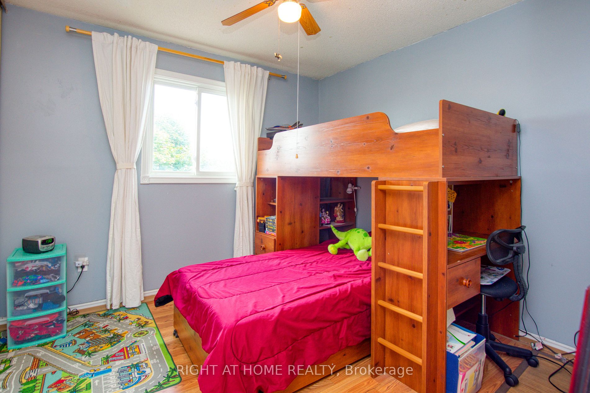 82 Wright Cres