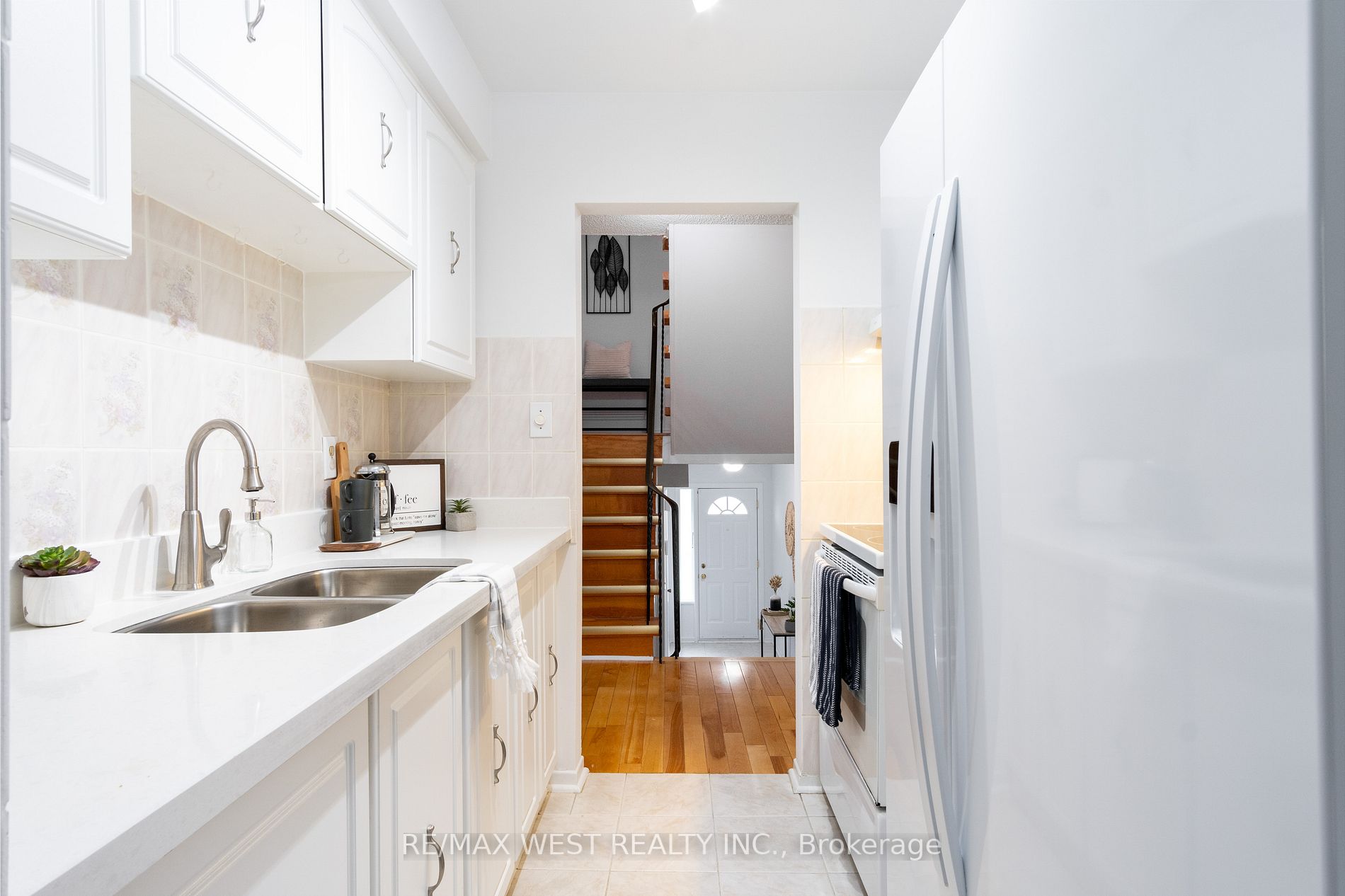 15 Guildwood Pkwy, #16