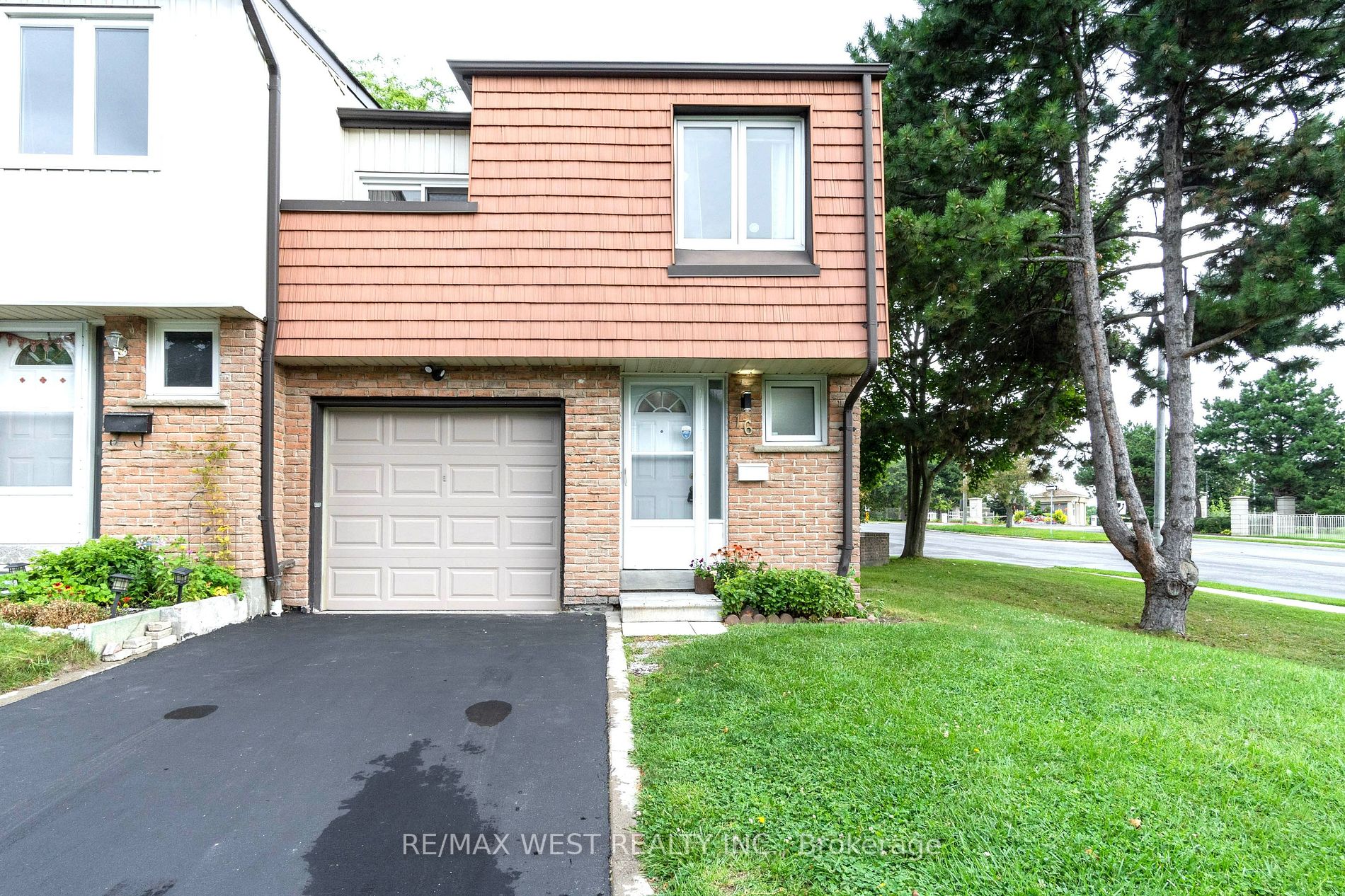 15 Guildwood Pkwy, #16