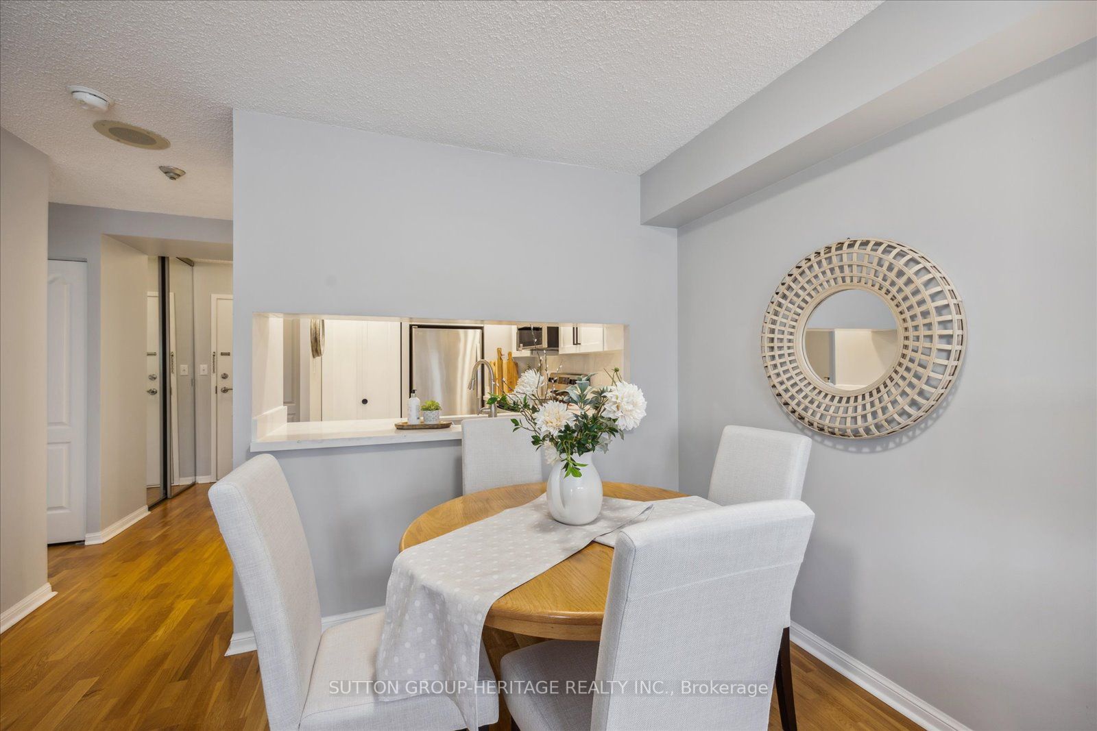 712 Rossland Rd E, #314