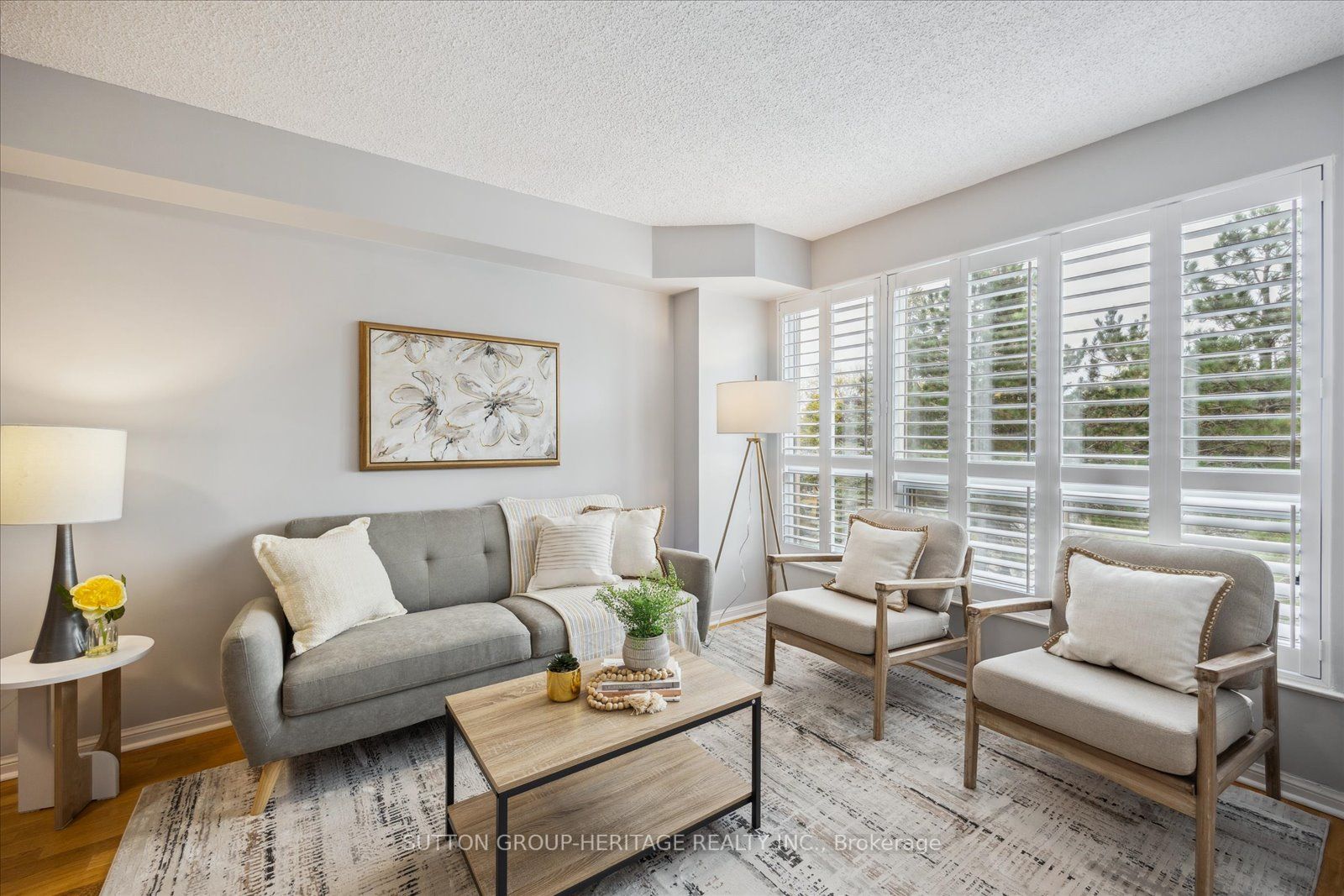 712 Rossland Rd E, #314