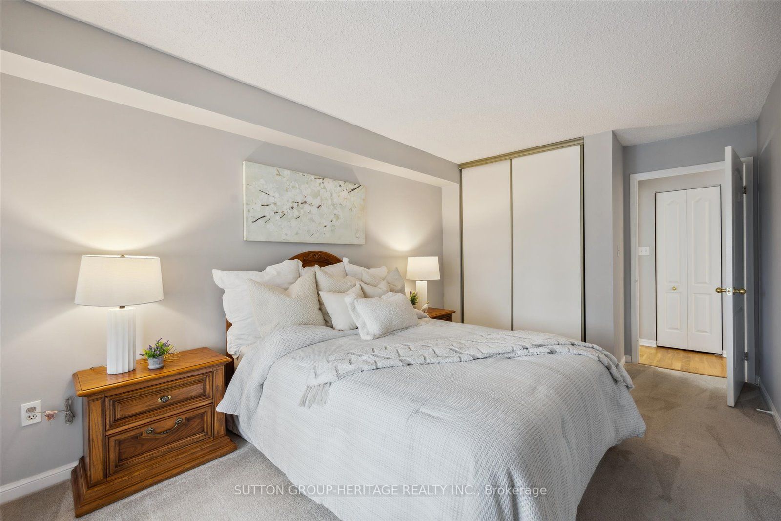712 Rossland Rd E, #314