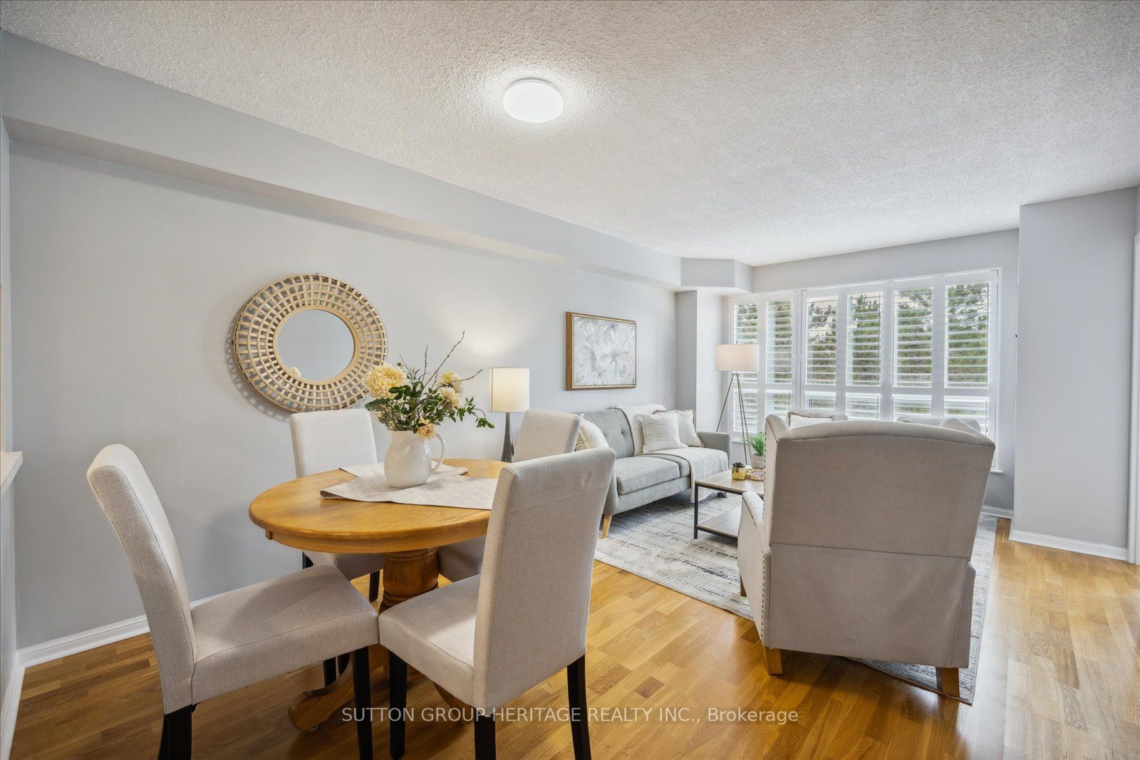 712 Rossland Rd E, #314