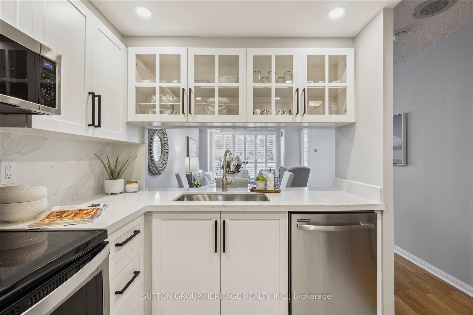 712 Rossland Rd E, #314
