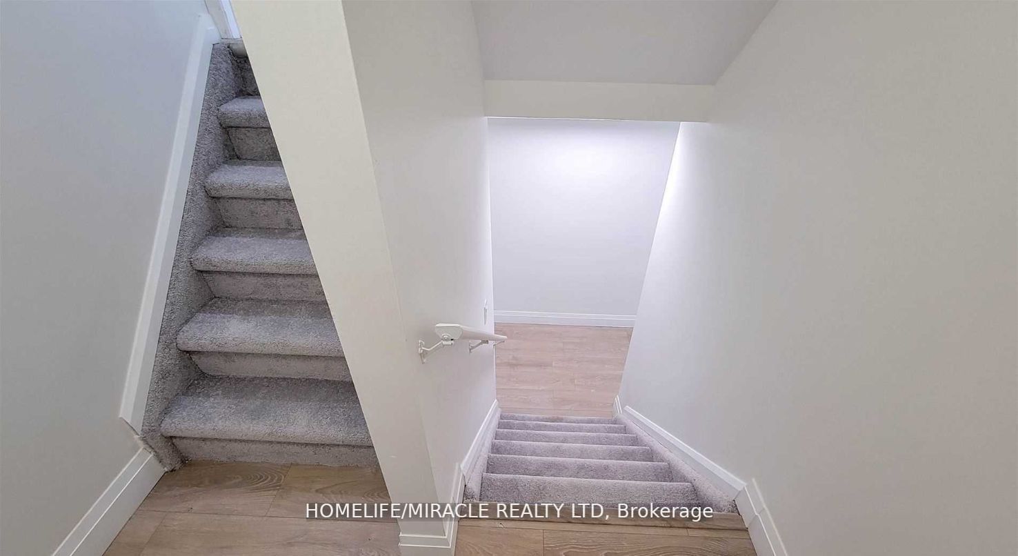 1657 Erindale Cres