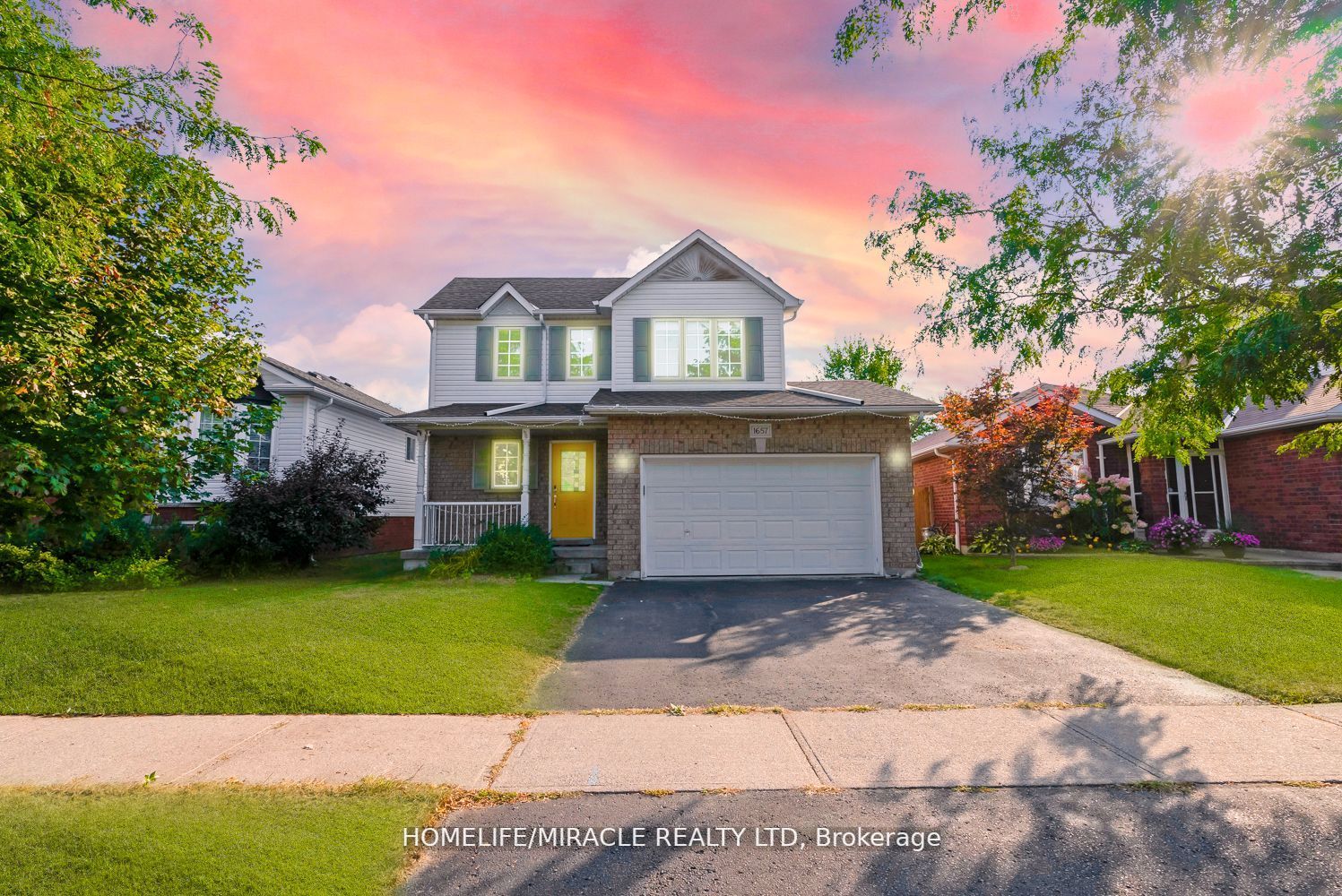 1657 Erindale Cres