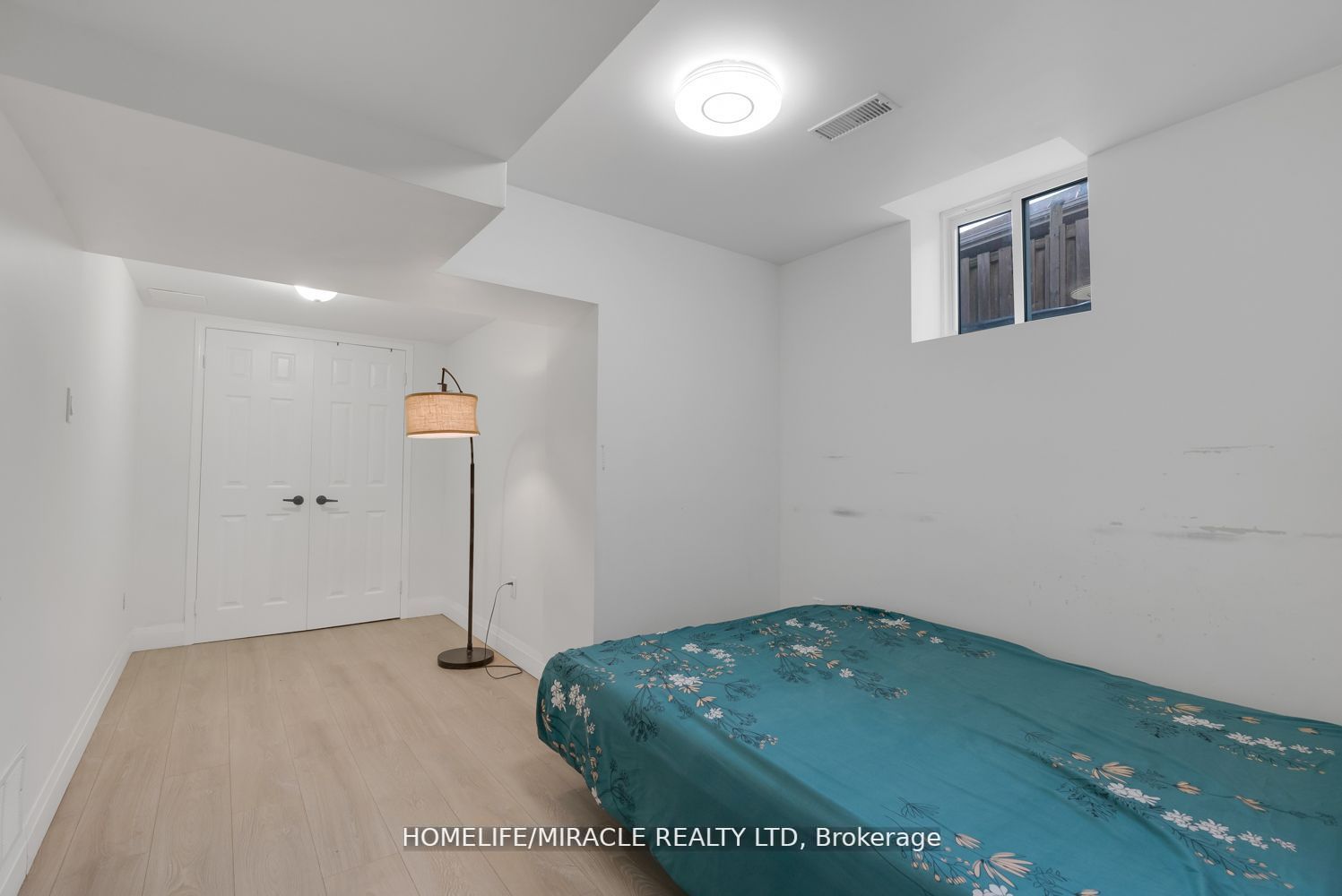 1657 Erindale Cres