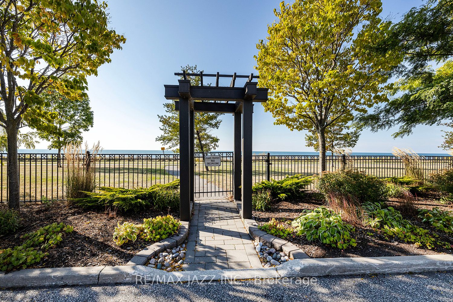 385 Lakebreeze Dr, #304
