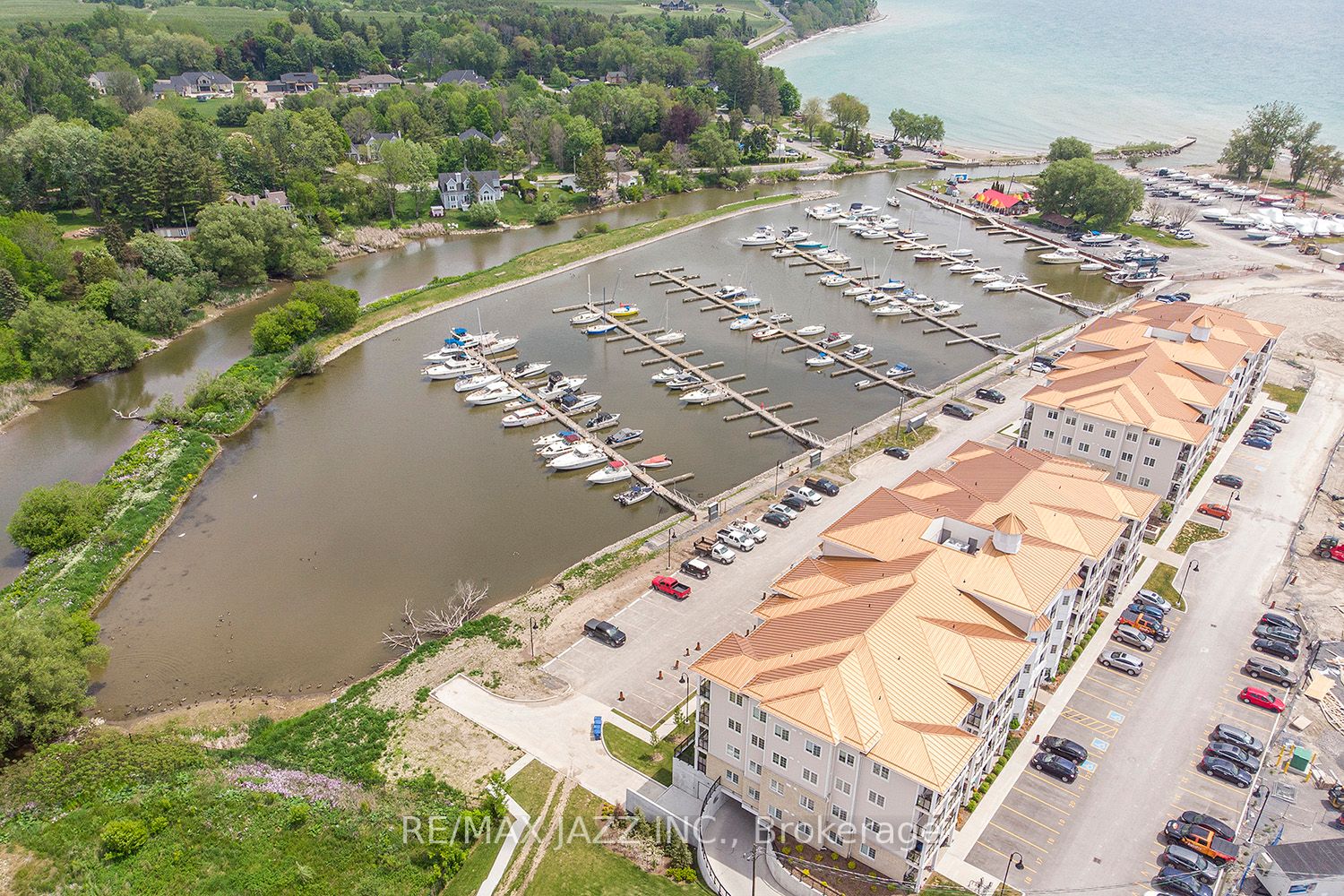 385 Lakebreeze Dr, #304