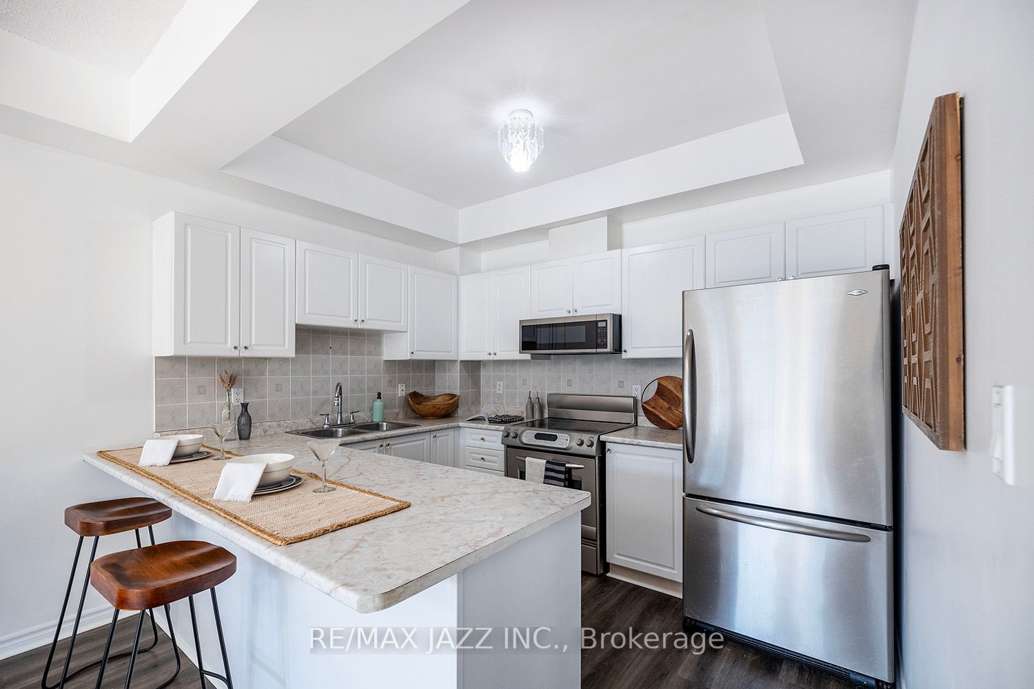385 Lakebreeze Dr, #304