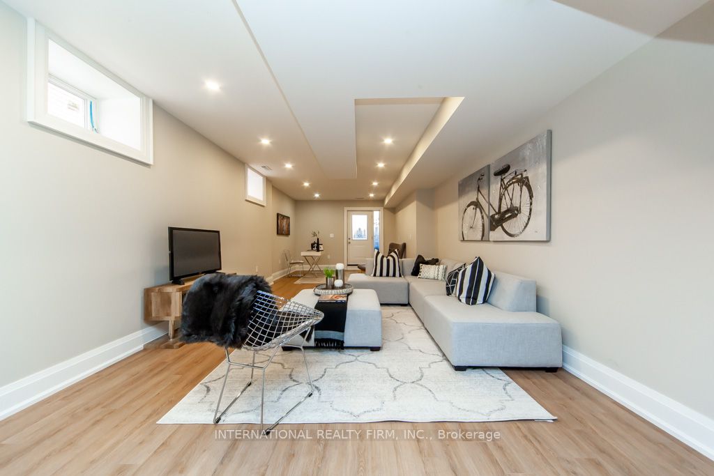 186 Milverton Blvd