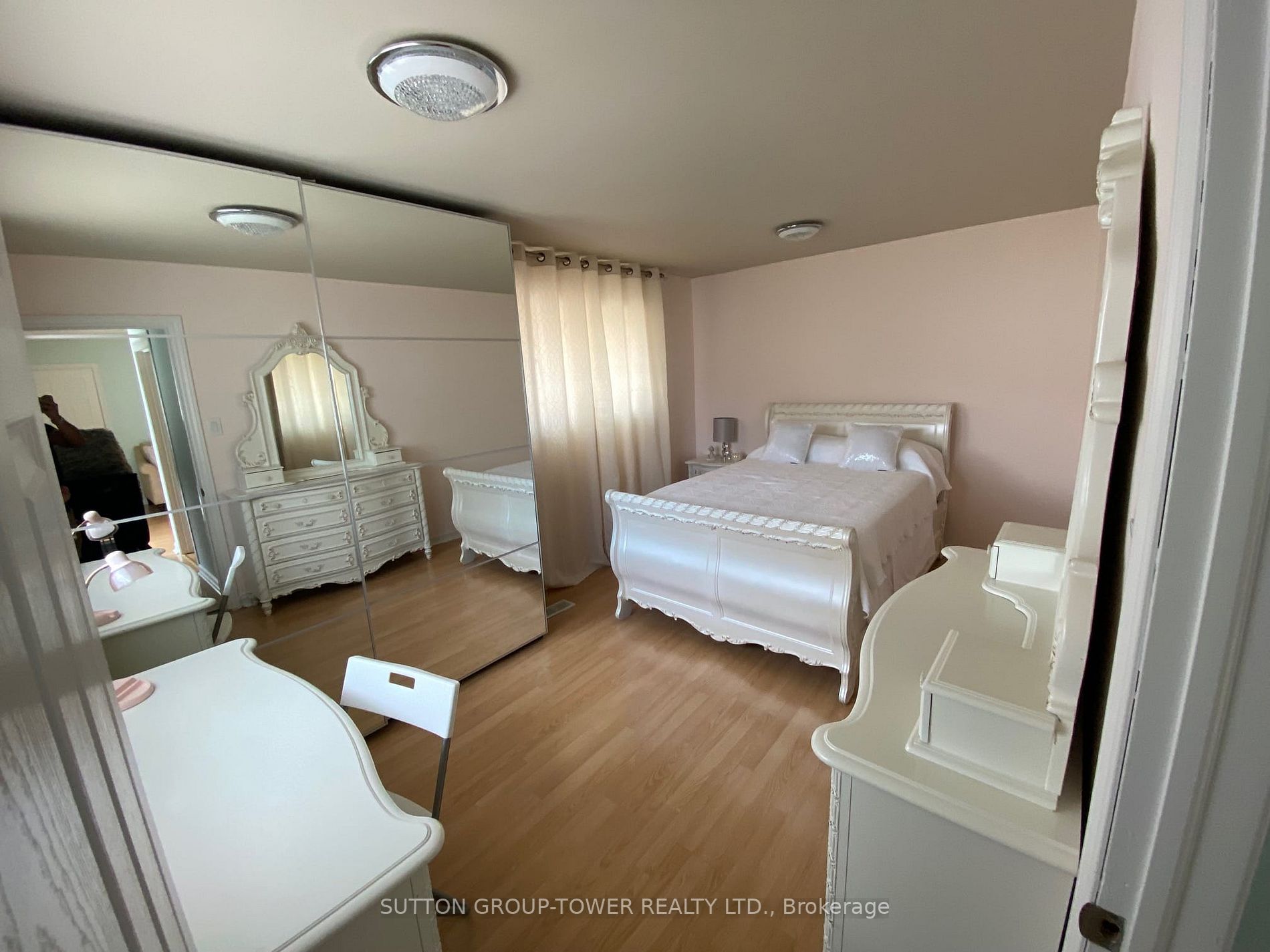 422 Sheppard Avenue, #Upper