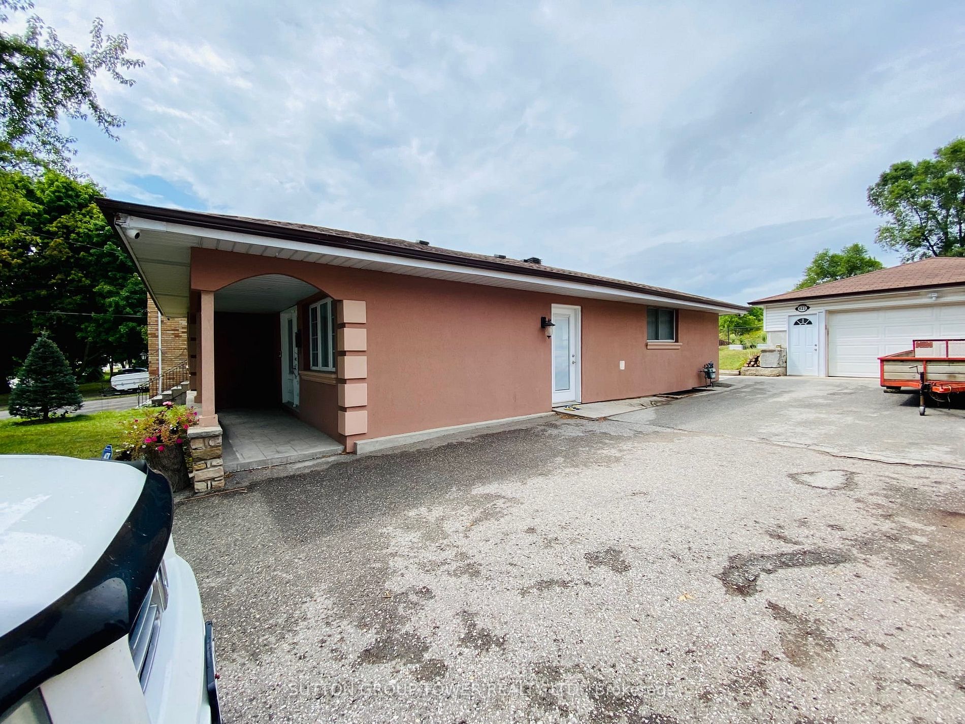 422 Sheppard Avenue, #Upper