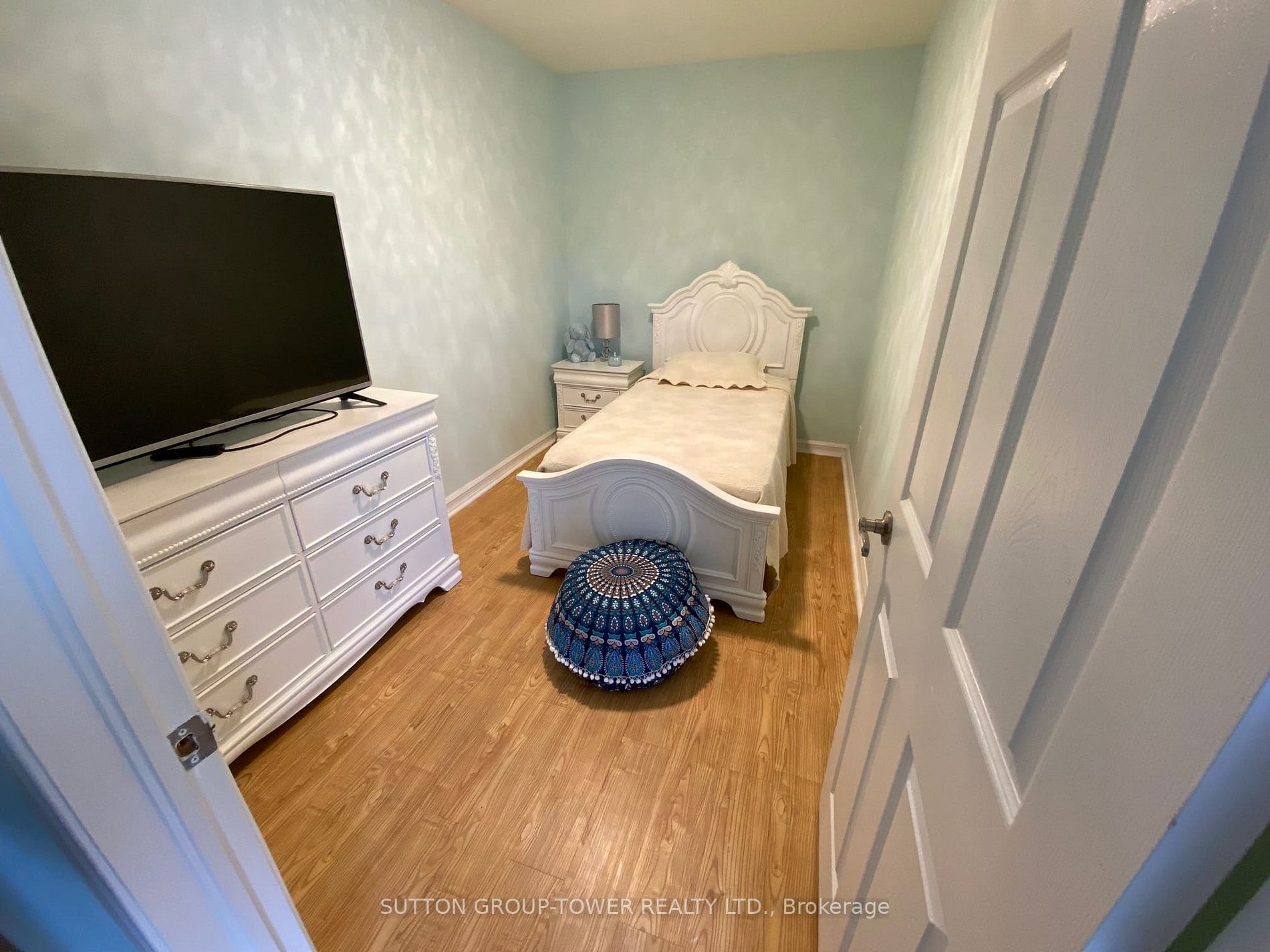 422 Sheppard Avenue, #Upper